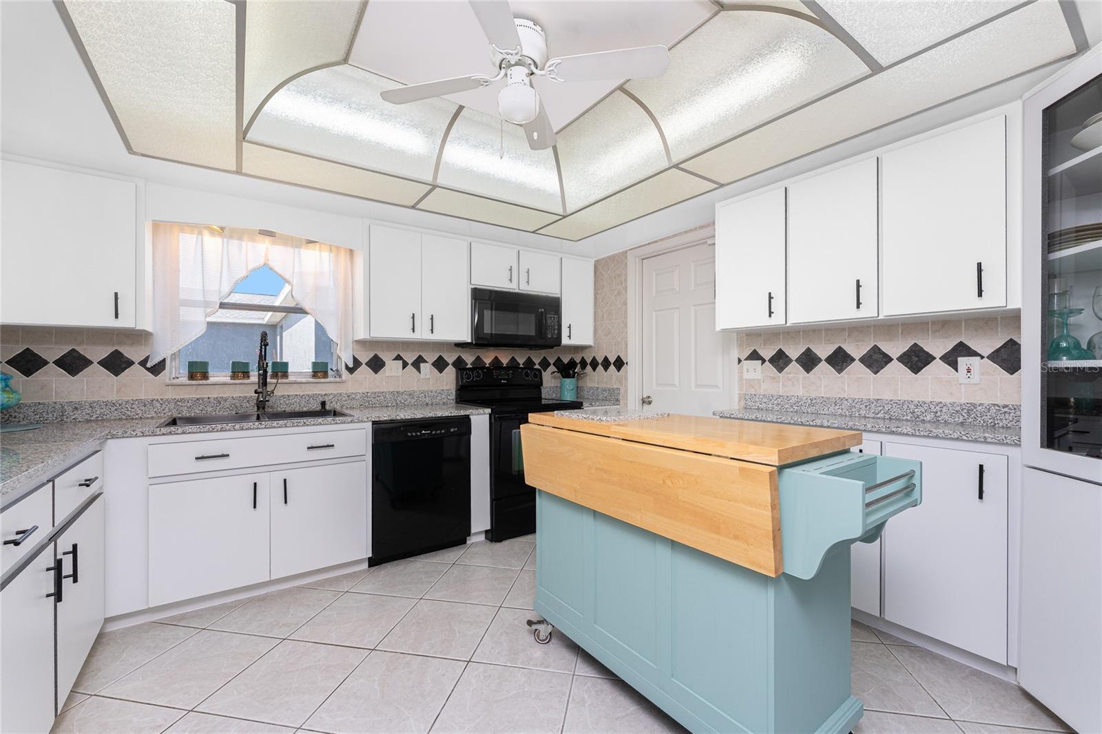 Image 4 of 64 For 146 Rotonda Circle