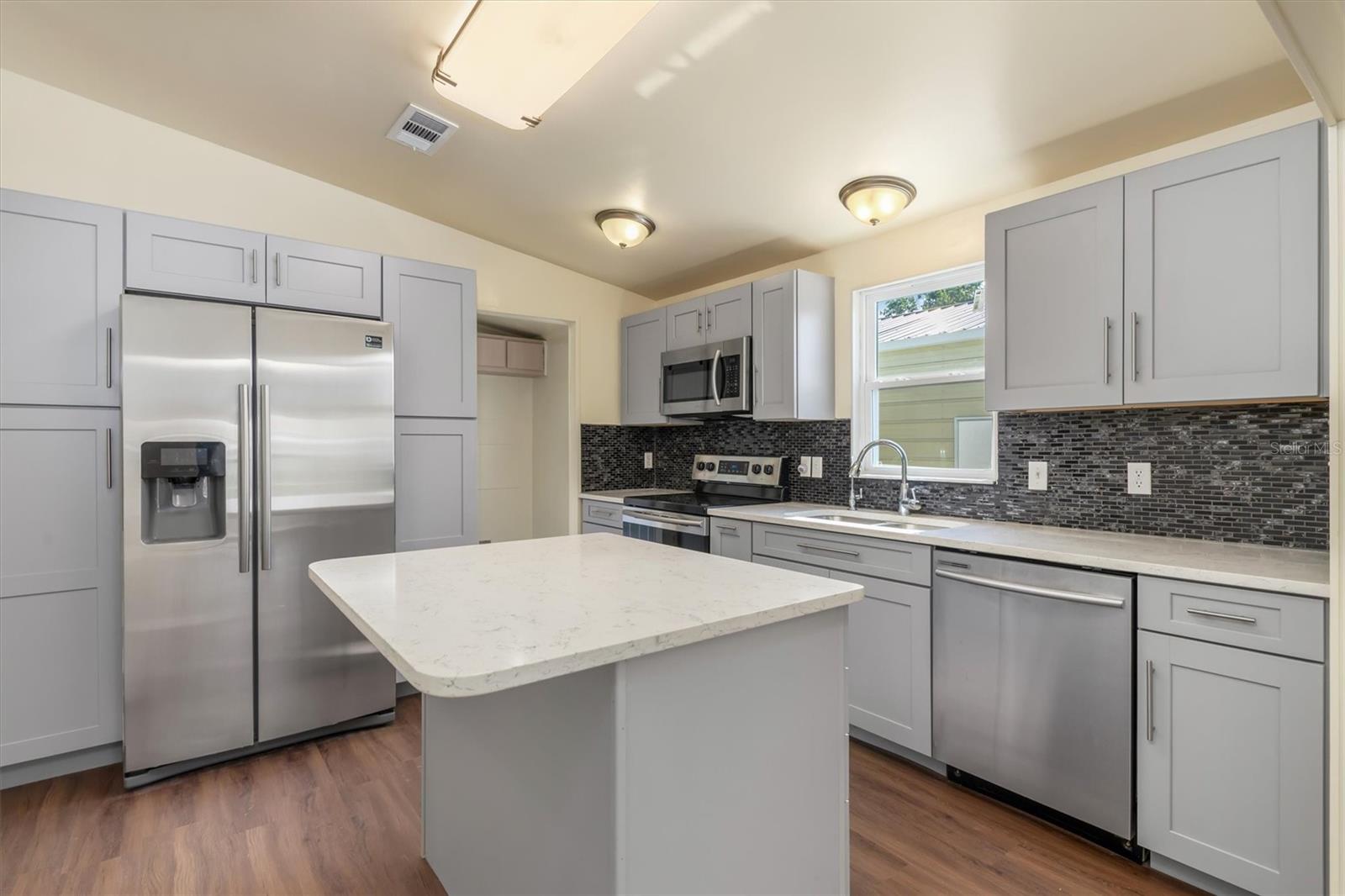 Image 11 of 53 For 27981 Roanoke Circle