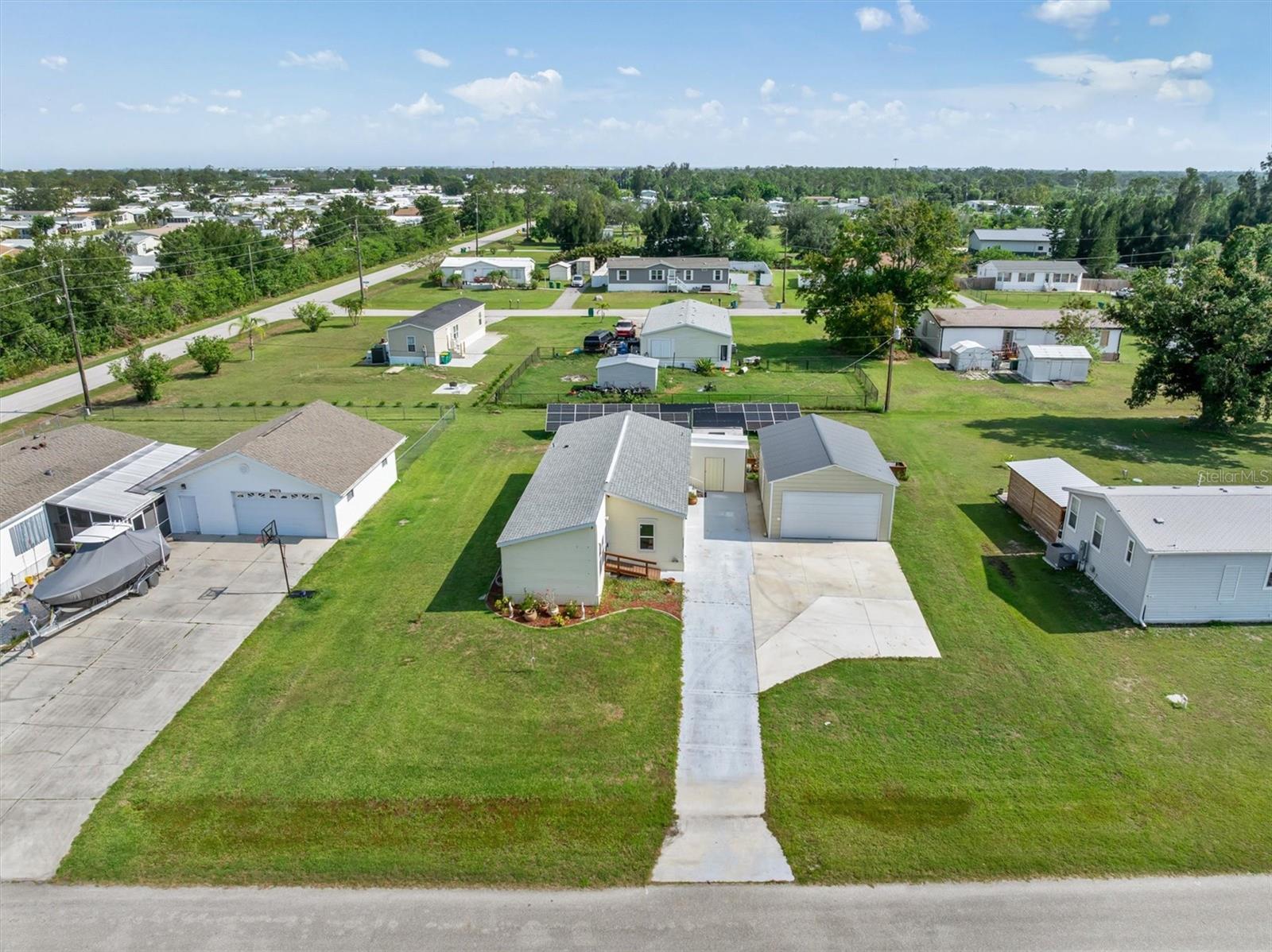 Image 41 of 53 For 27981 Roanoke Circle