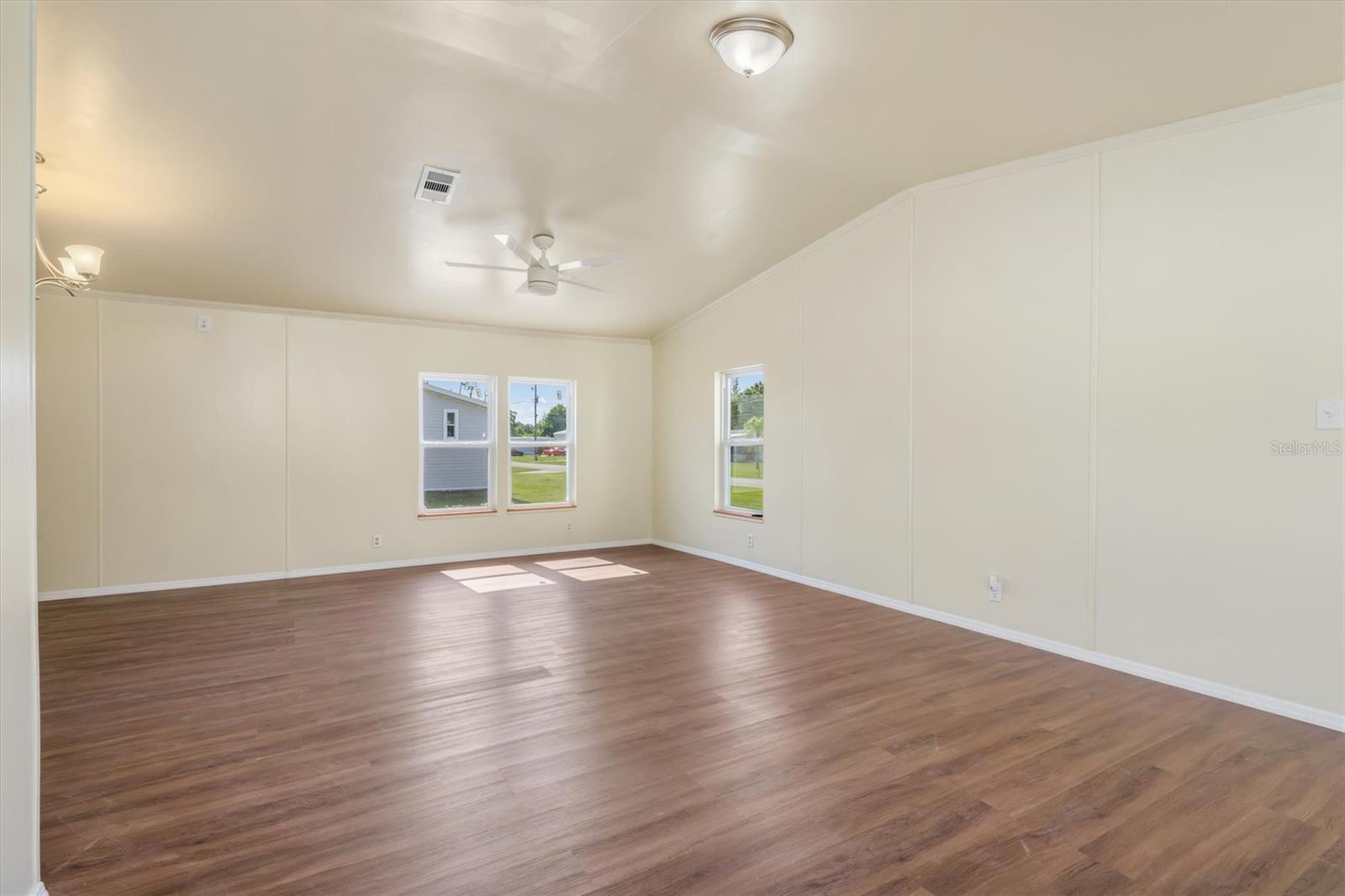 Image 8 of 53 For 27981 Roanoke Circle