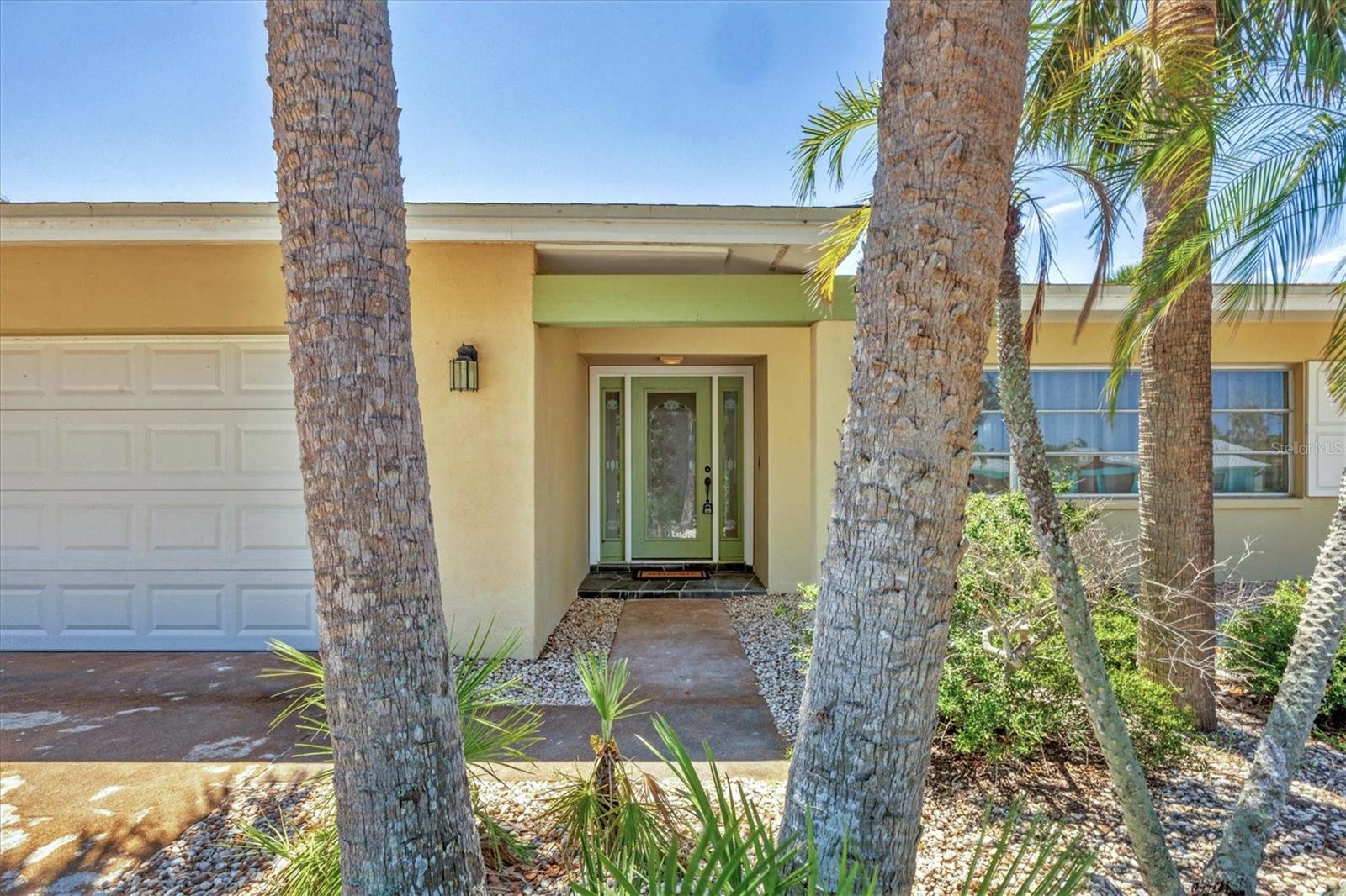 Image 10 of 50 For 500 Green Dolphin Drive S