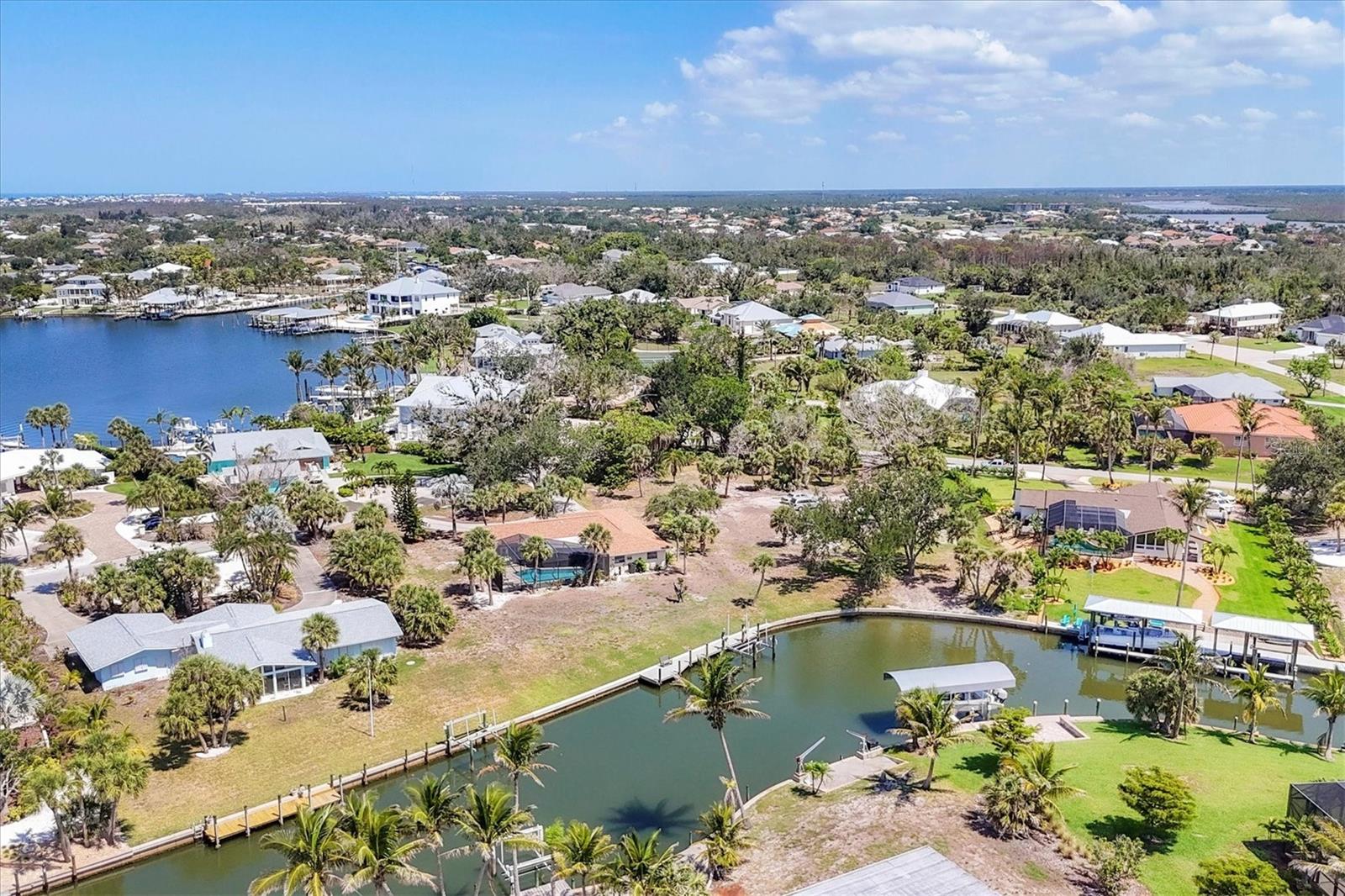 Image 4 of 50 For 500 Green Dolphin Drive S