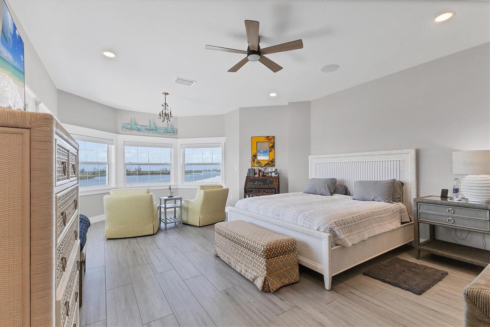 Image 33 of 60 For 565 Green Dolphin Drive S
