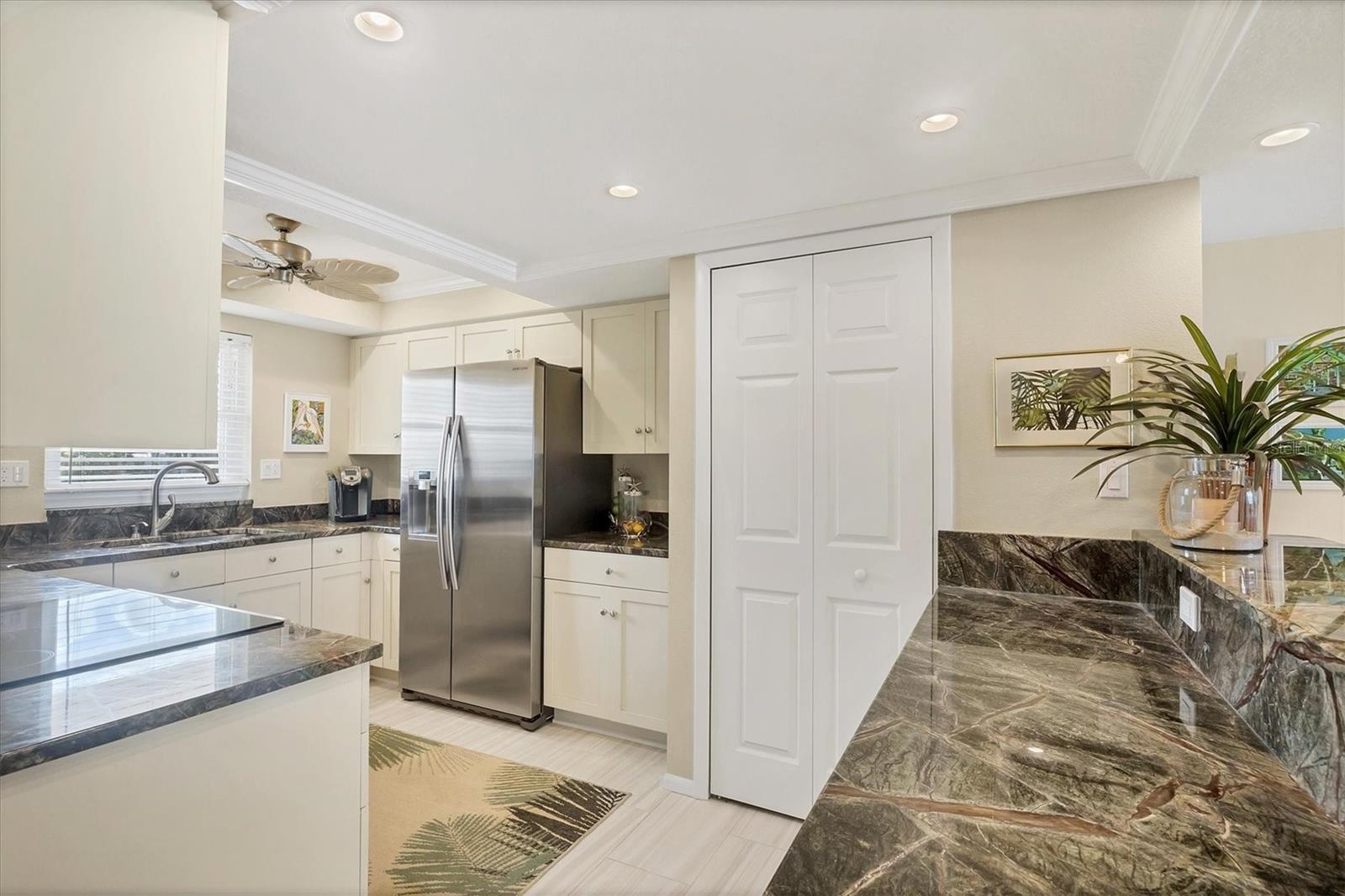 Image 11 of 30 For 2700 Beach Road B205