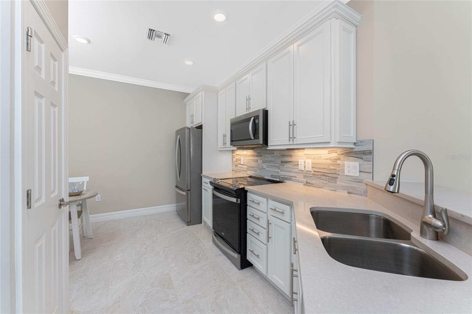 Image 4 of 81 For 13859 Vadini Street