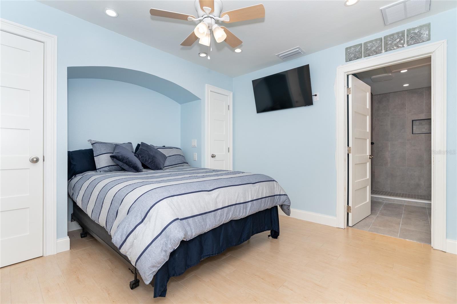 Image 14 of 45 For 180 Gulf Boulevard 5