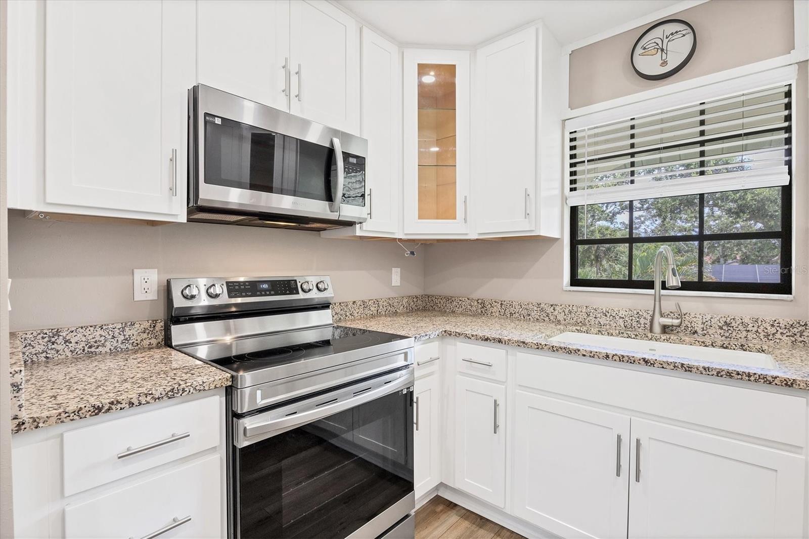 Image 11 of 41 For 1730 Manasota Beach Road 204