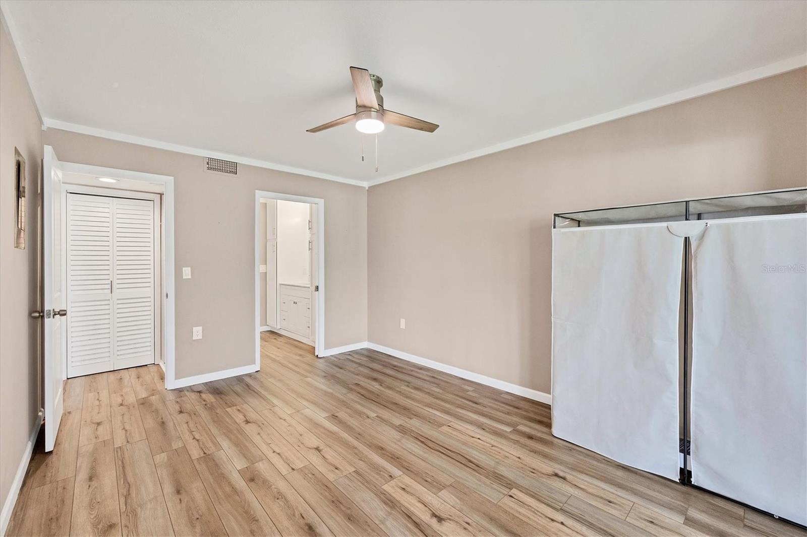Image 18 of 41 For 1730 Manasota Beach Road 204