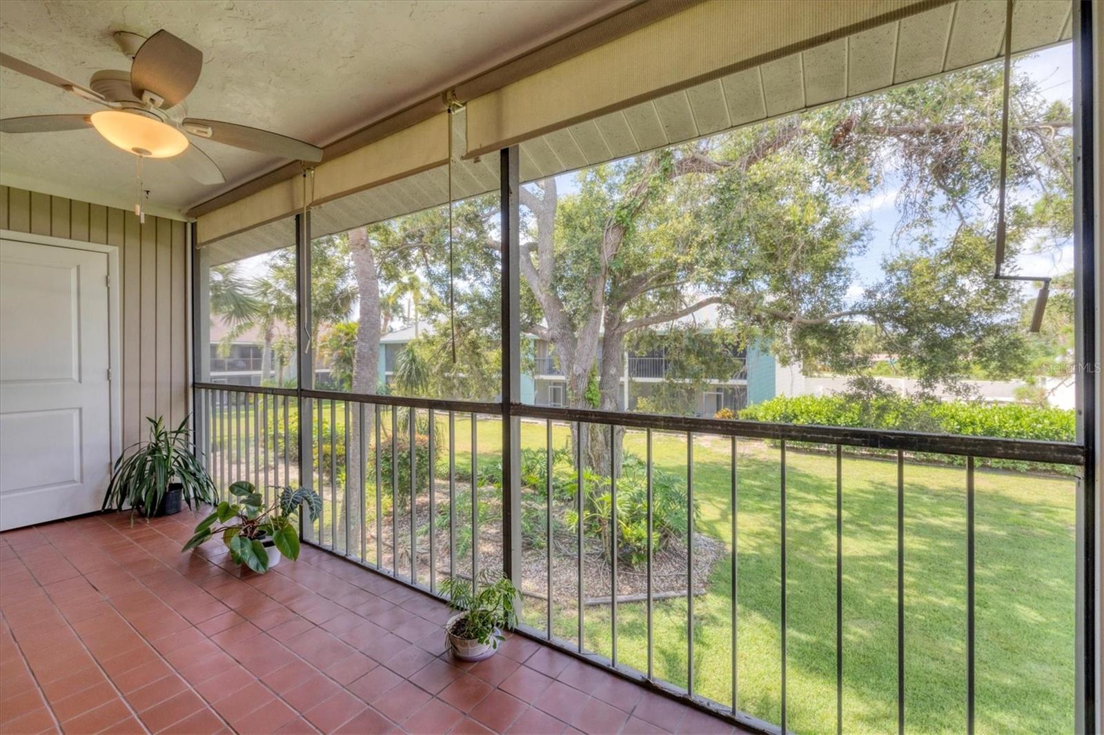 Image 29 of 41 For 1730 Manasota Beach Road 204