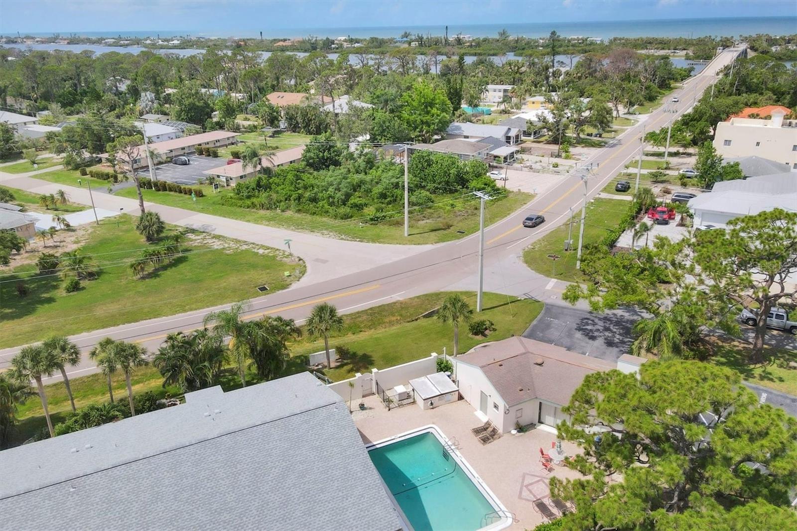 Image 37 of 41 For 1730 Manasota Beach Road 204