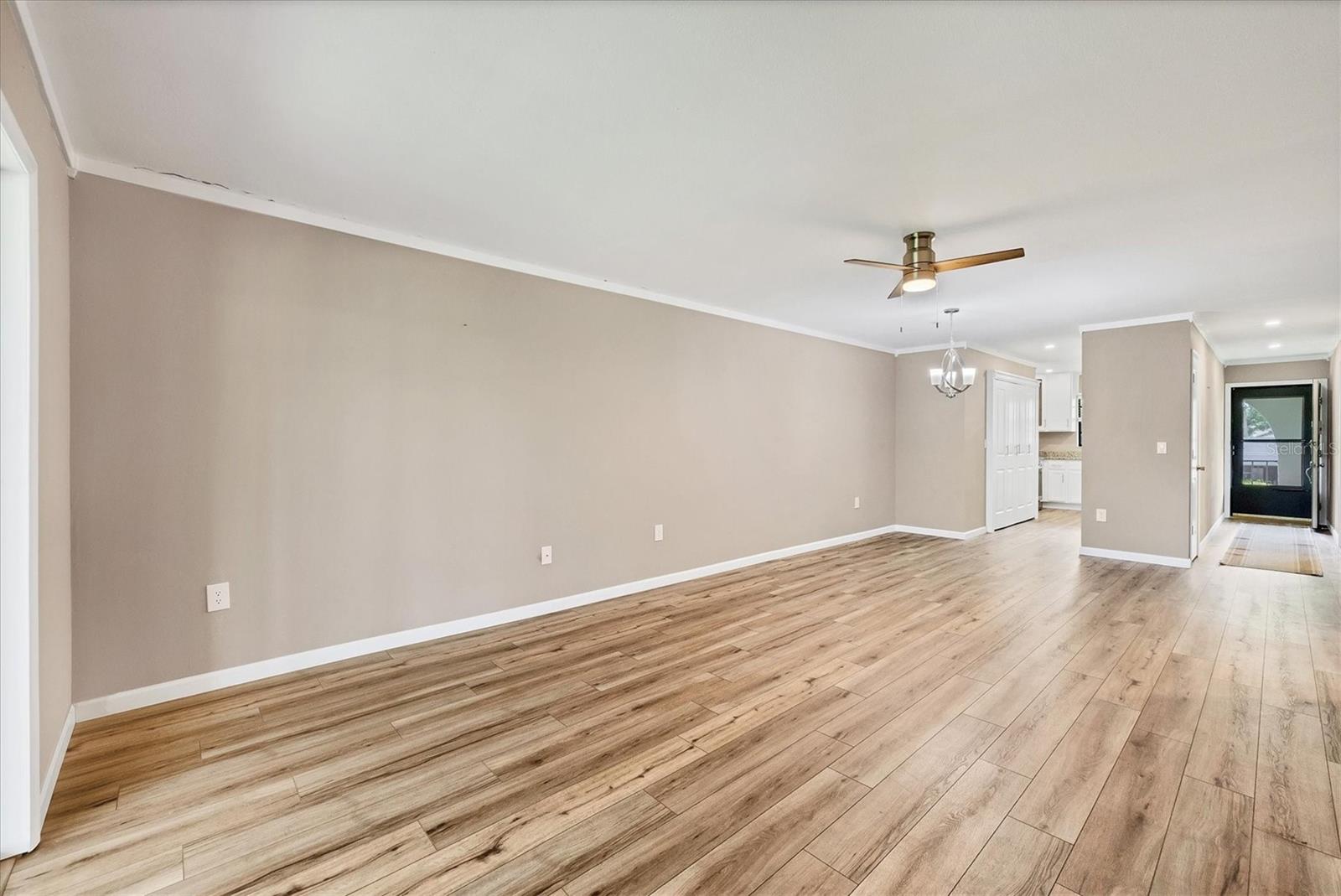 Image 7 of 41 For 1730 Manasota Beach Road 204