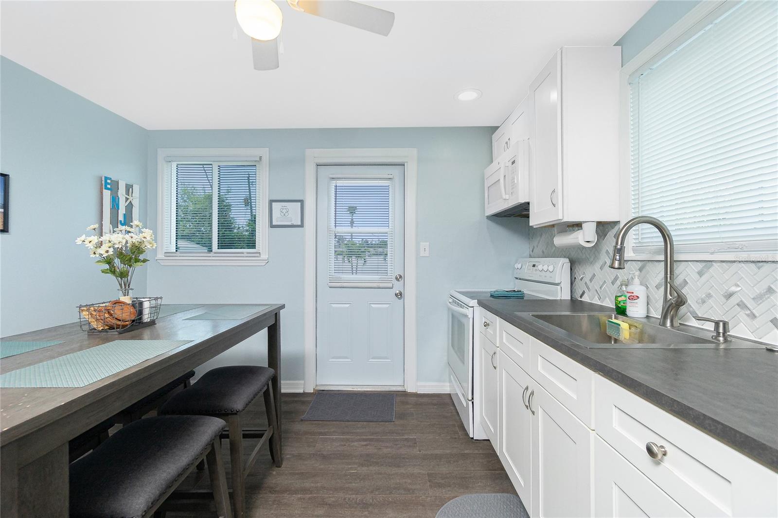 Image 11 of 30 For 859 2nd Street