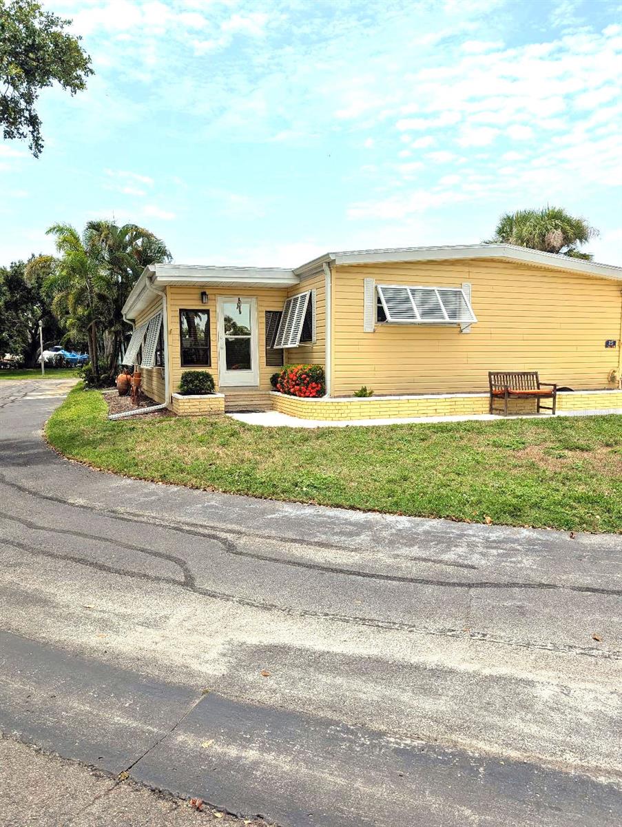 Image 2 of 21 For 25 Savona Avenue