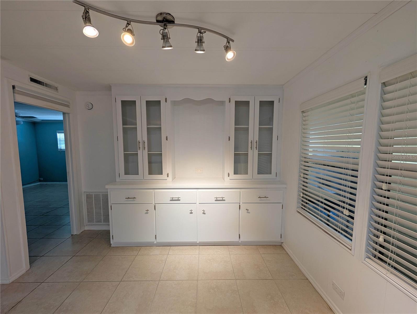 Image 8 of 21 For 25 Savona Avenue