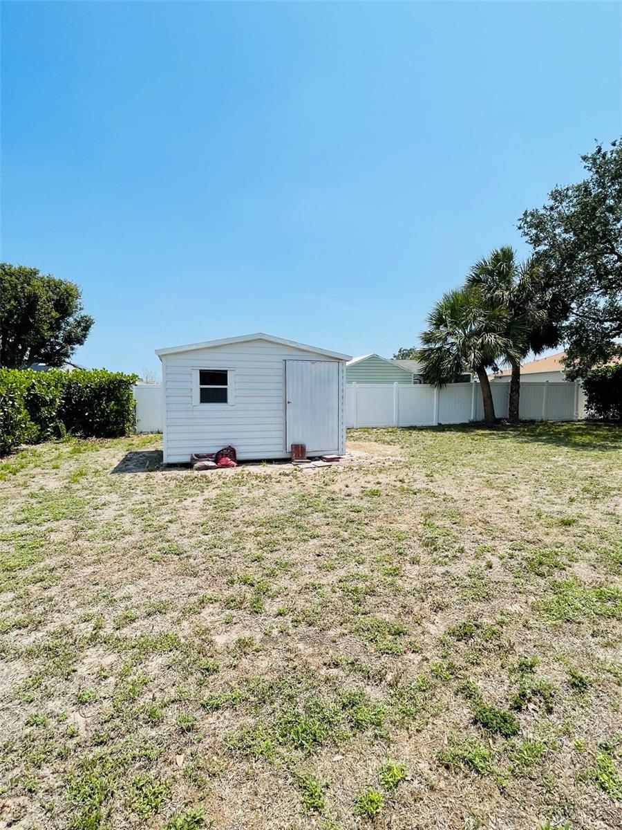 Image 12 of 22 For 13367 Darnell Avenue