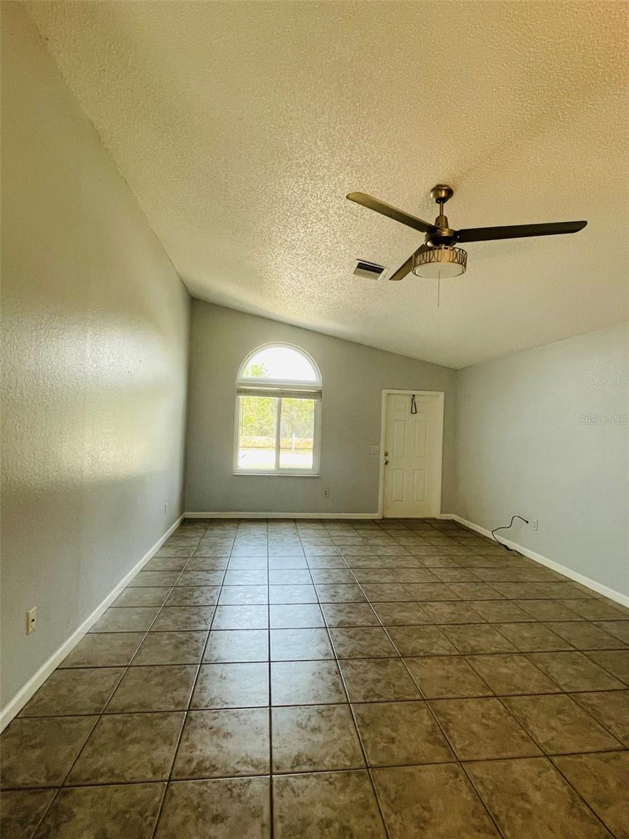 Image 3 of 22 For 13367 Darnell Avenue