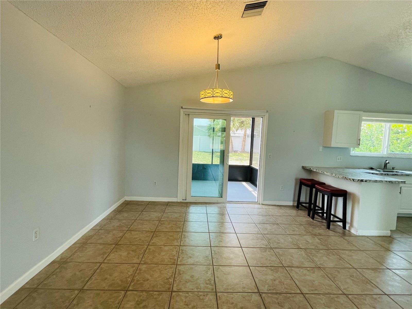 Image 4 of 22 For 13367 Darnell Avenue