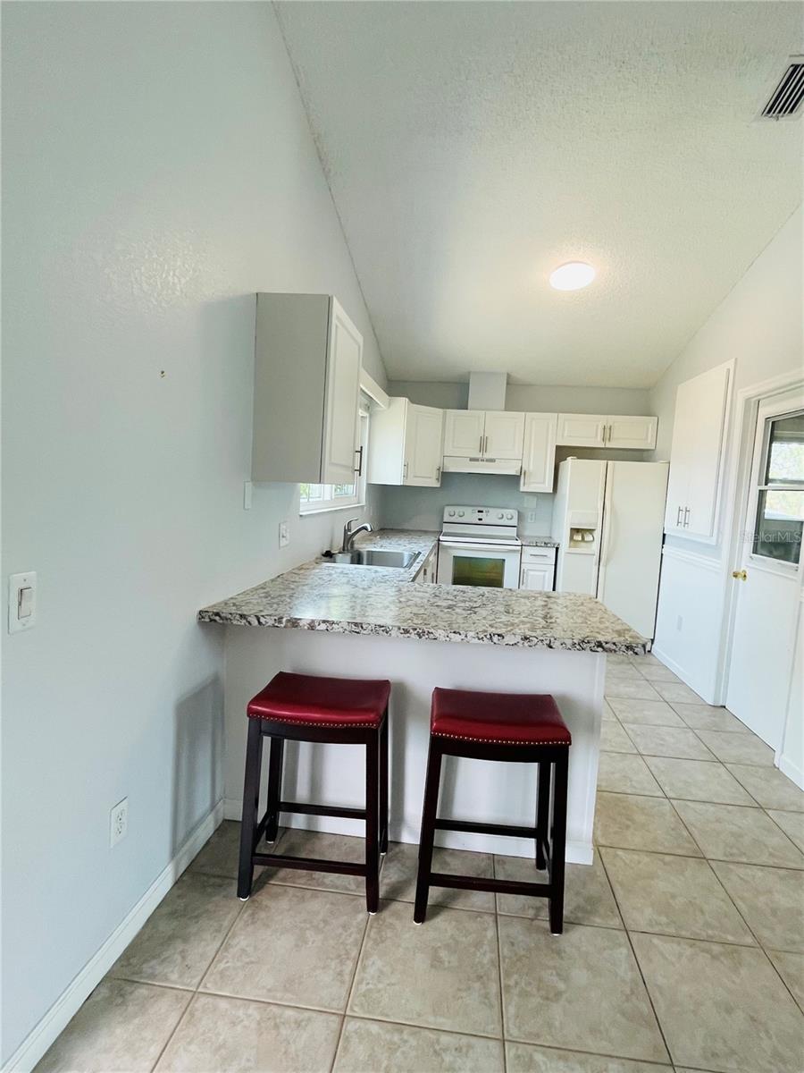 Image 5 of 22 For 13367 Darnell Avenue
