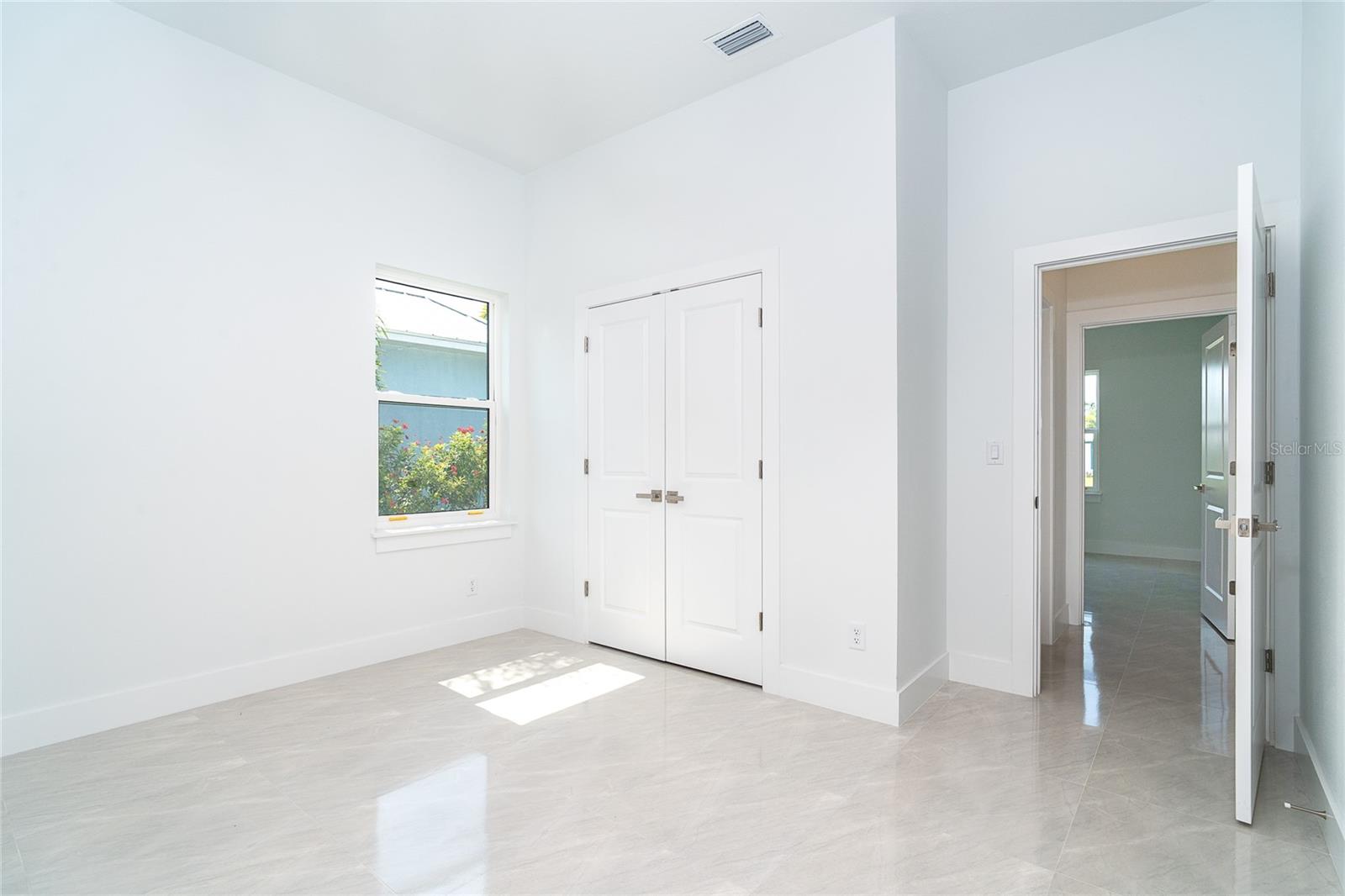 Image 10 of 44 For 482 Sunset Road N