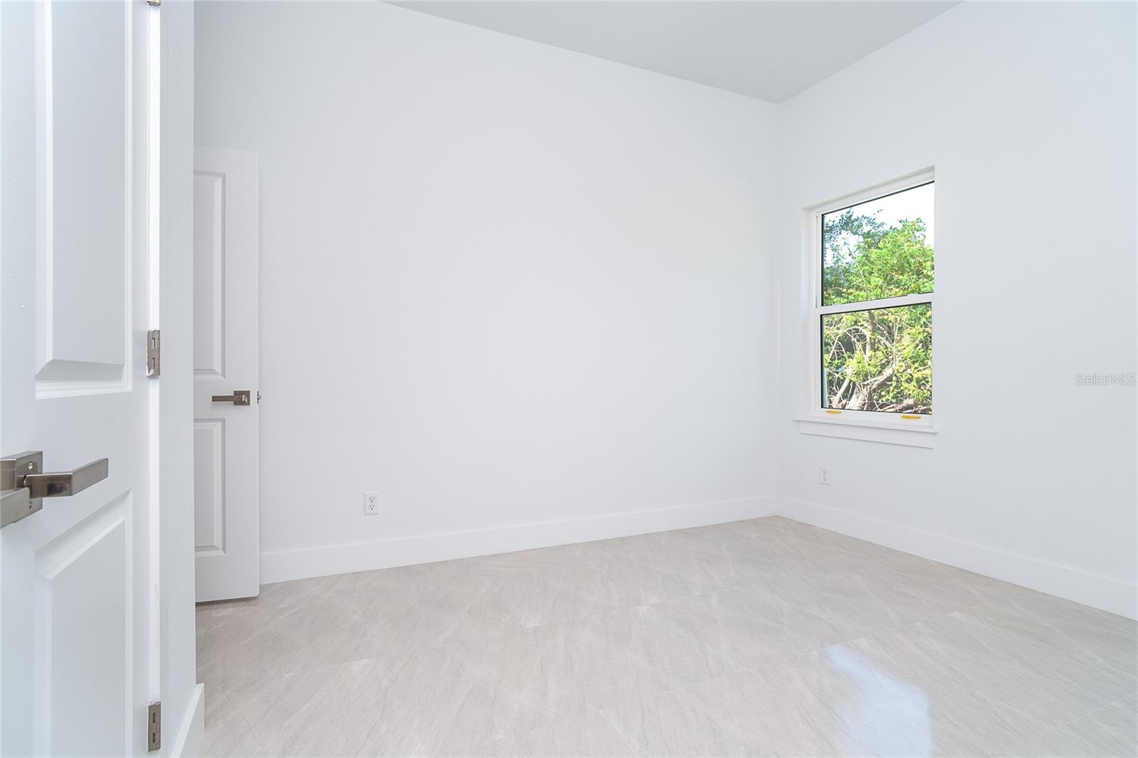 Image 11 of 44 For 482 Sunset Road N