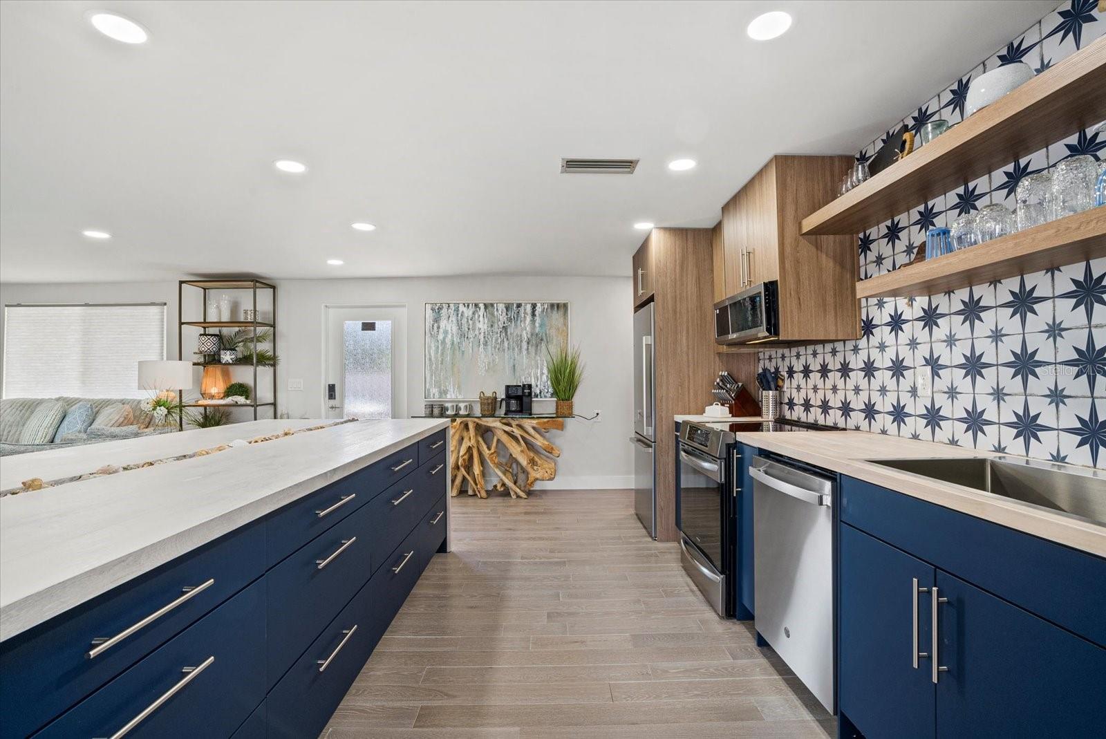 Image 6 of 44 For 7530 Whitcomb Street