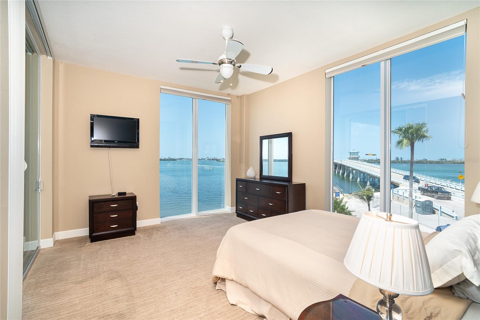 Image 15 of 37 For 1375 Beach Road 201