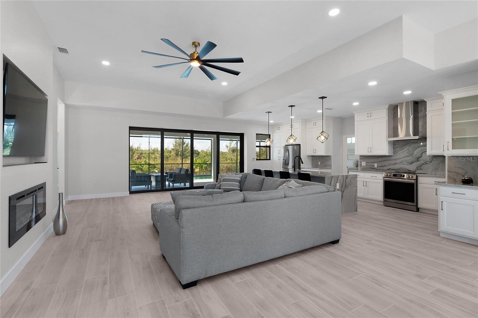 Image 7 of 55 For 10454 Atenia Street