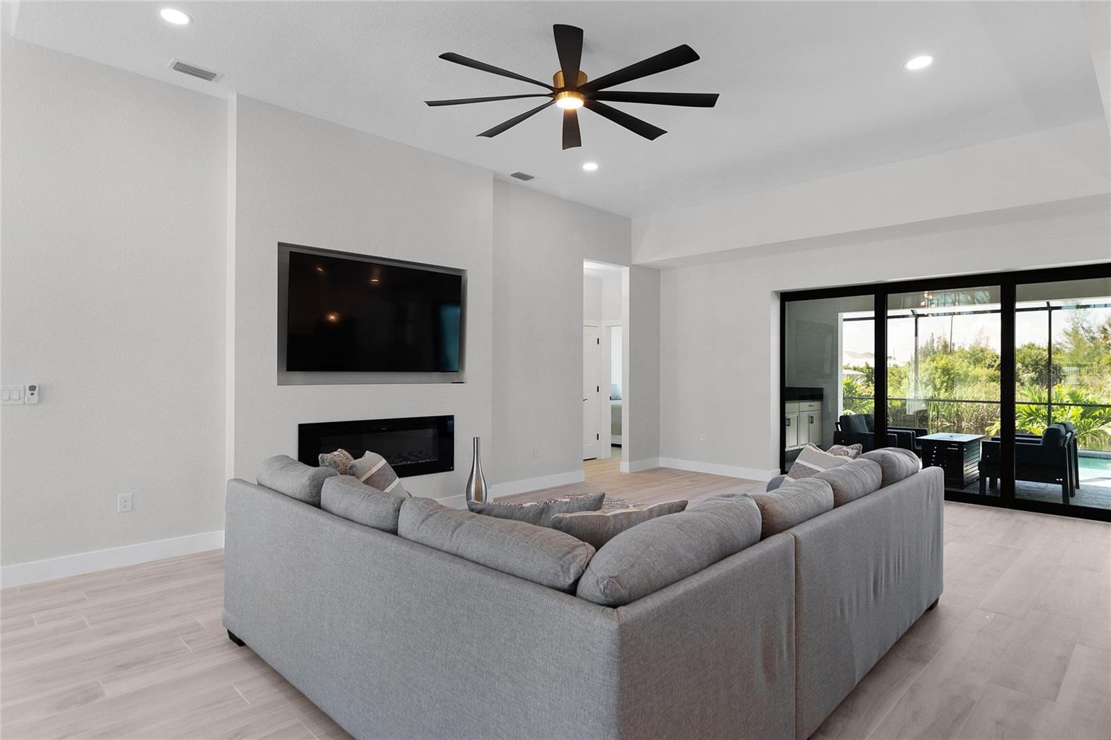 Image 8 of 55 For 10454 Atenia Street