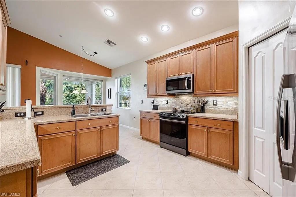 Image 3 of 18 For 13091 Sandy Key Bend 104
