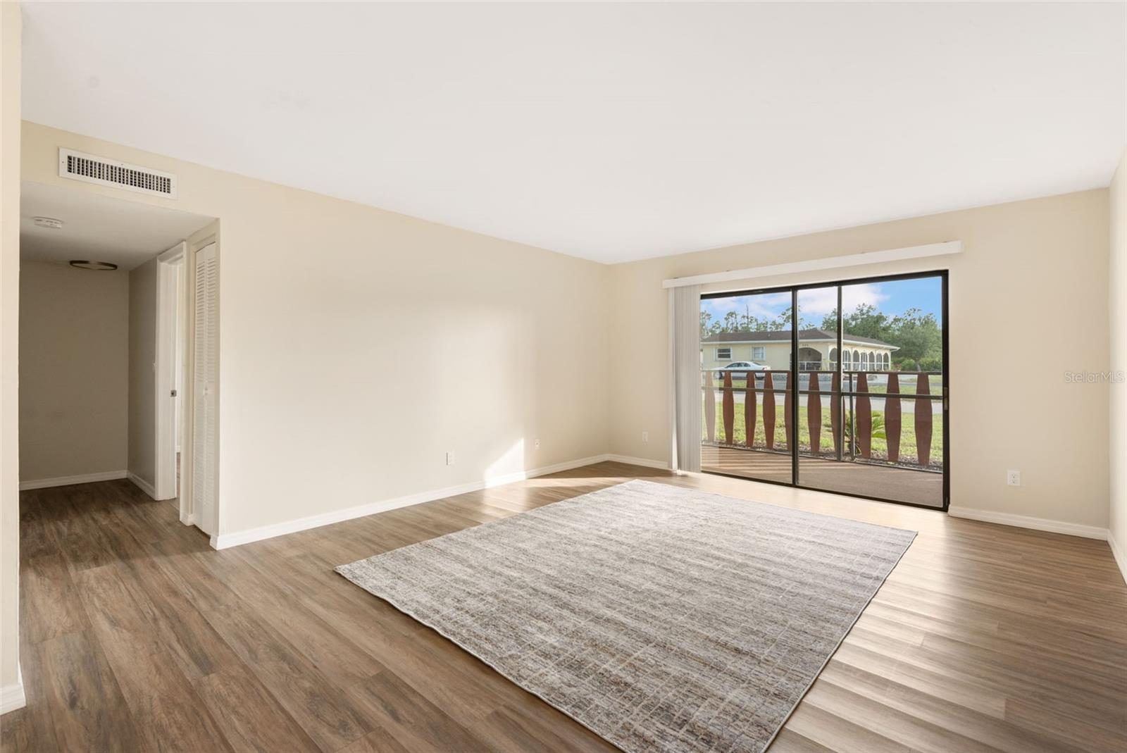 Image 11 of 43 For 96 Boundary Boulevard 112