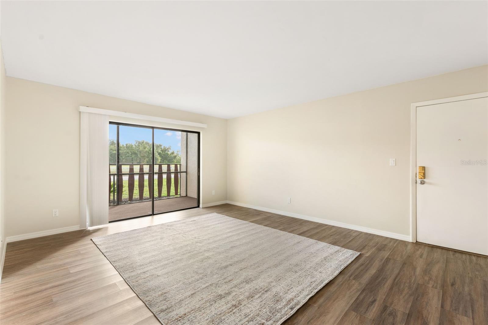 Image 13 of 43 For 96 Boundary Boulevard 112