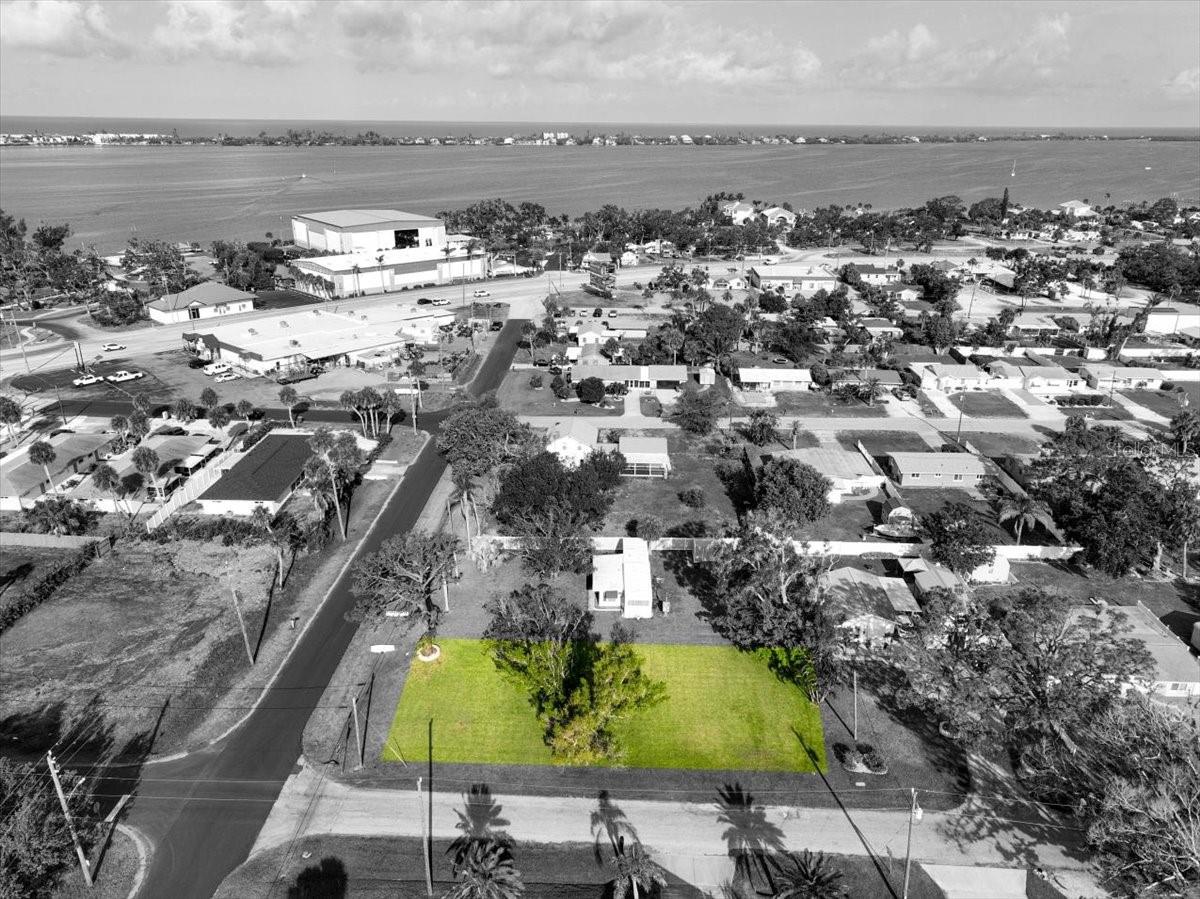 Image 4 of 13 For 140 Riverview Avenue