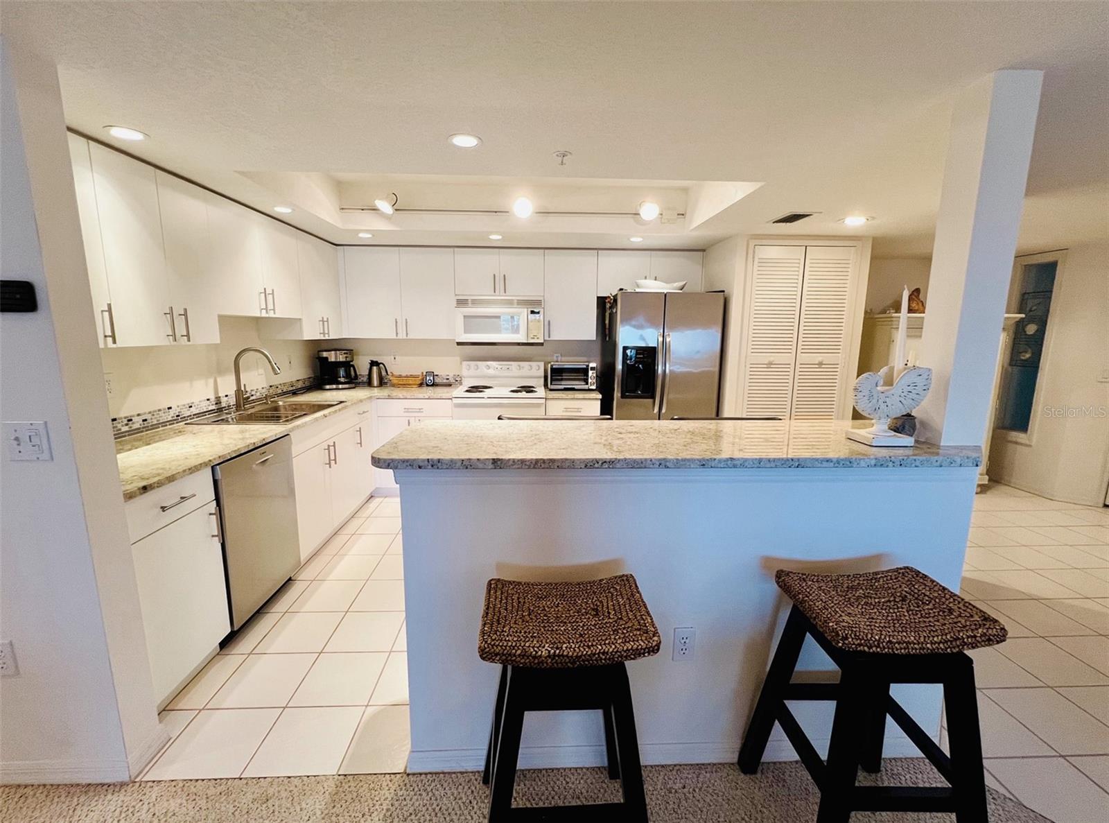 Image 11 of 41 For 2380 Beach Road 210
