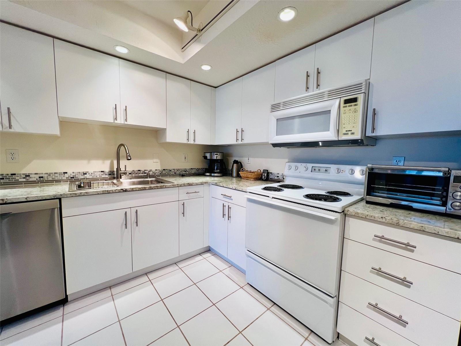 Image 7 of 41 For 2380 Beach Road 210