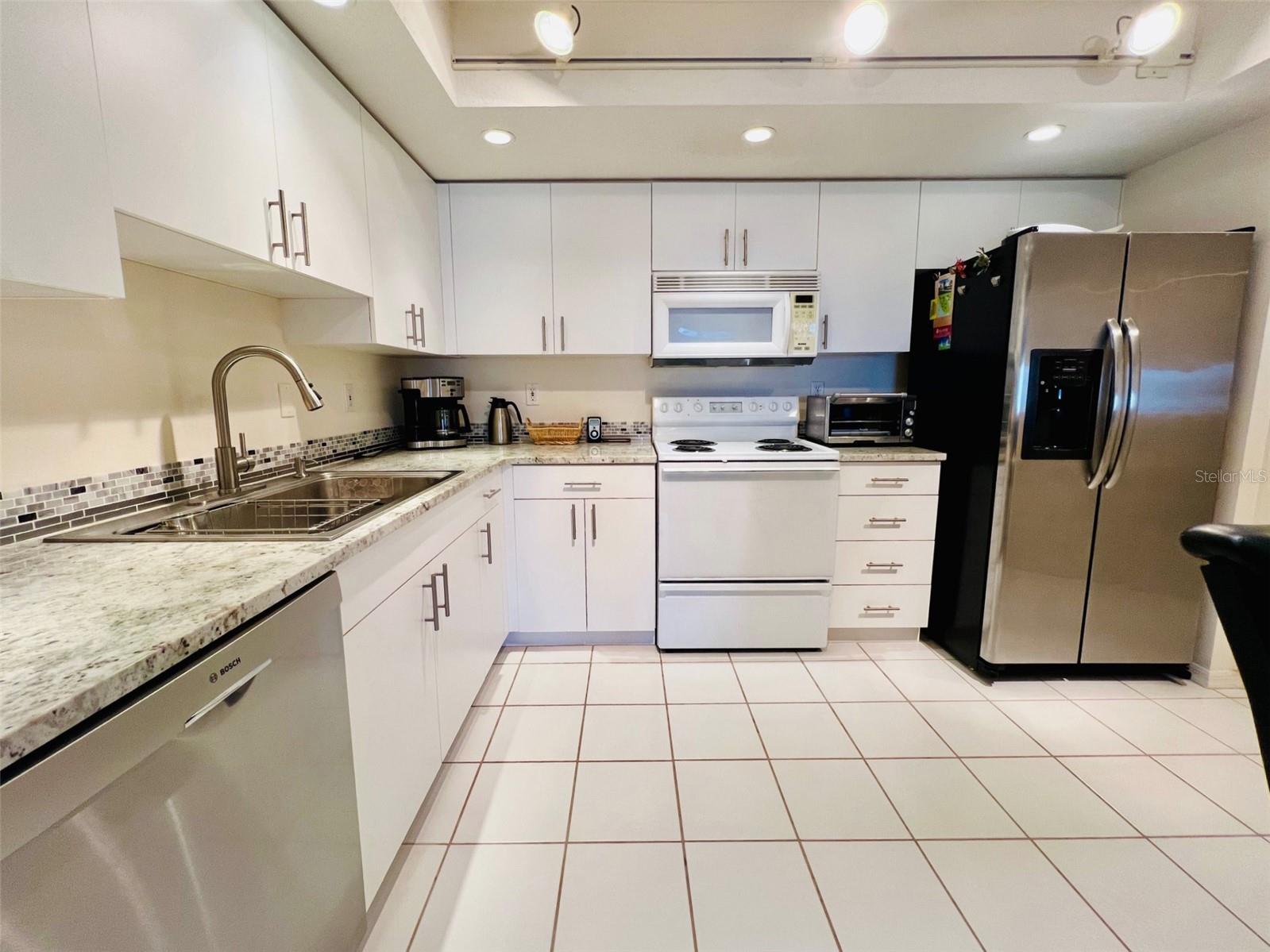 Image 8 of 41 For 2380 Beach Road 210