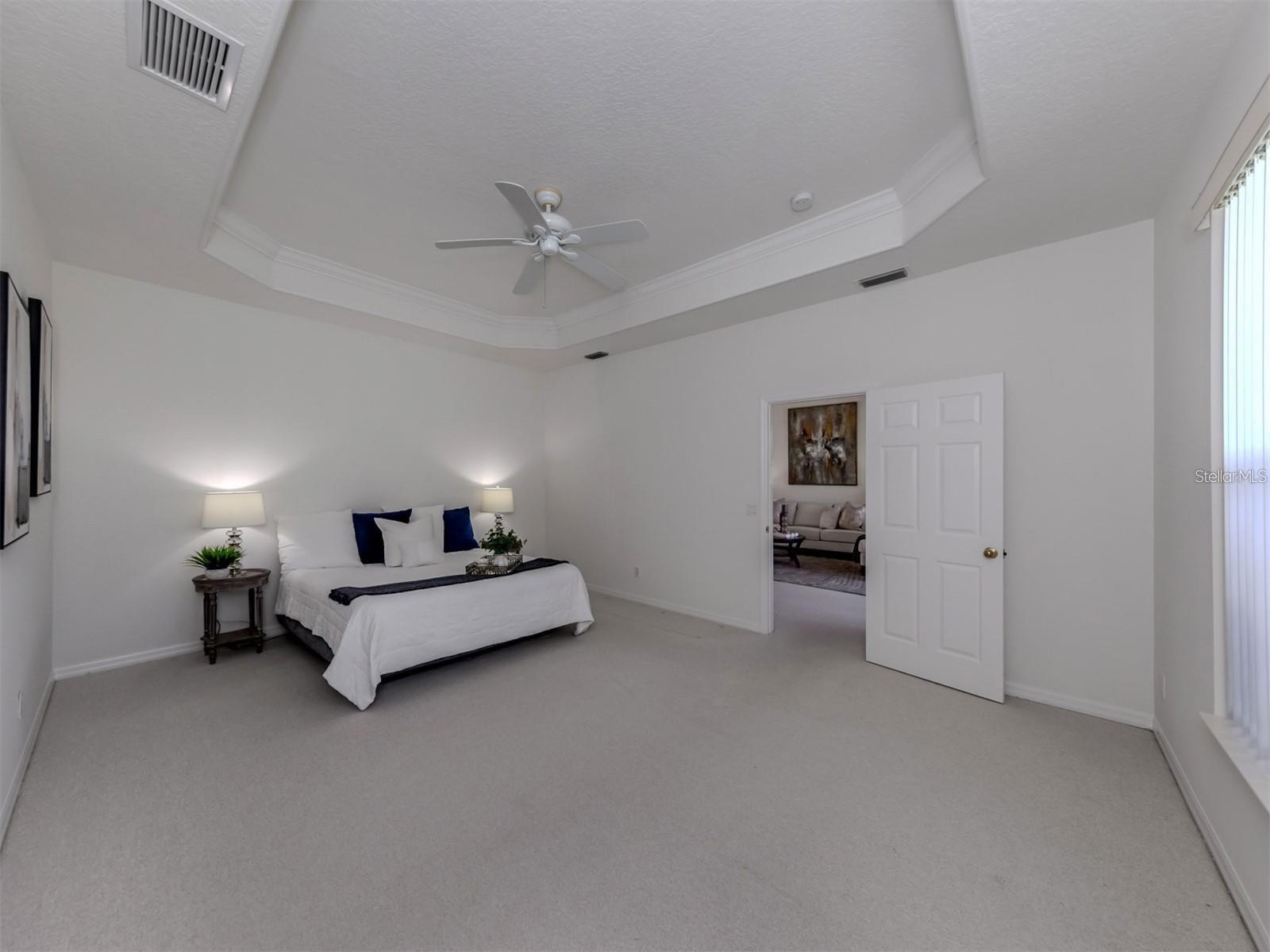 Image 4 of 8 For 202 Lake Victoria Court