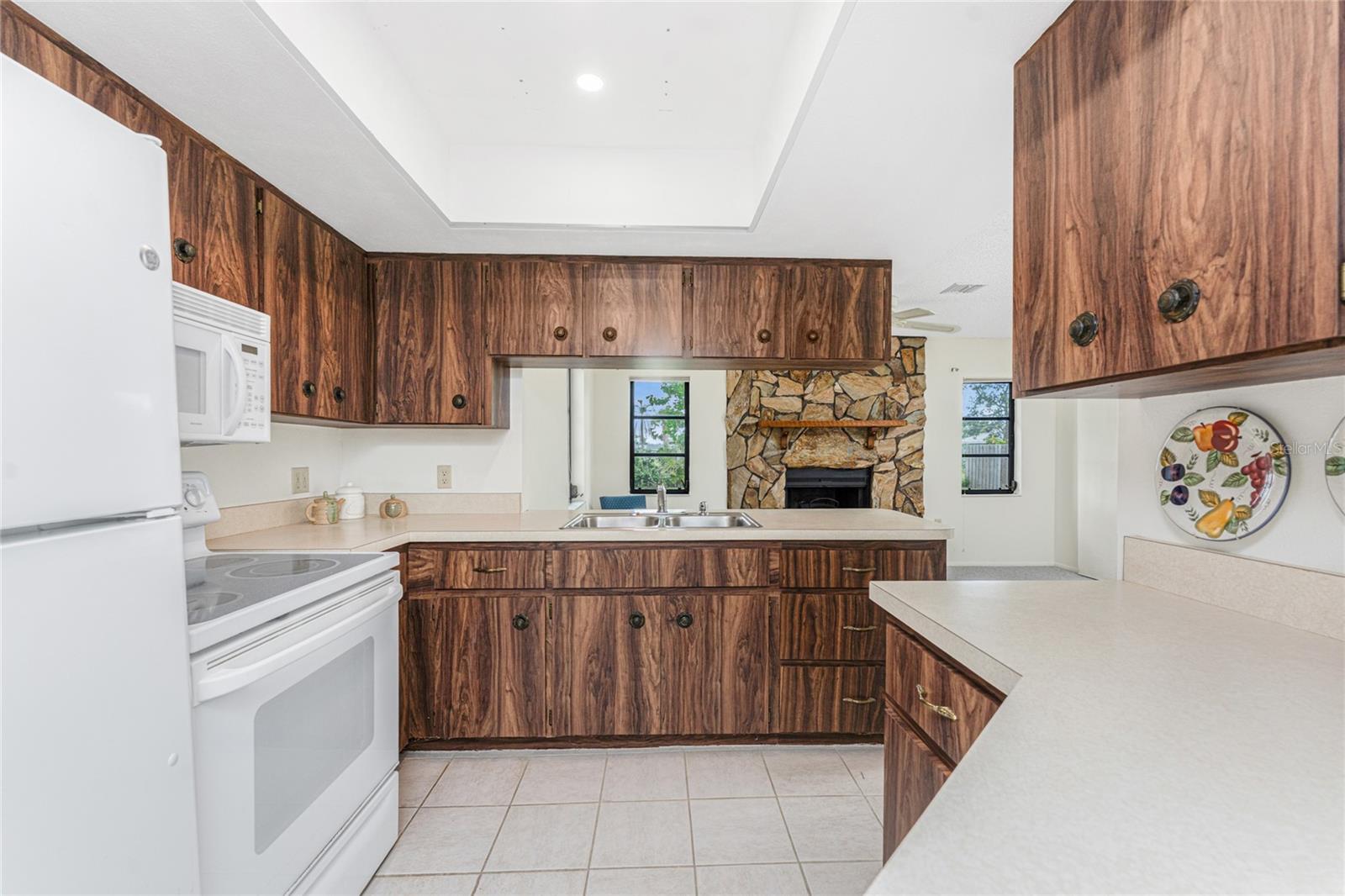 Image 19 of 53 For 1337 Le Pera Road