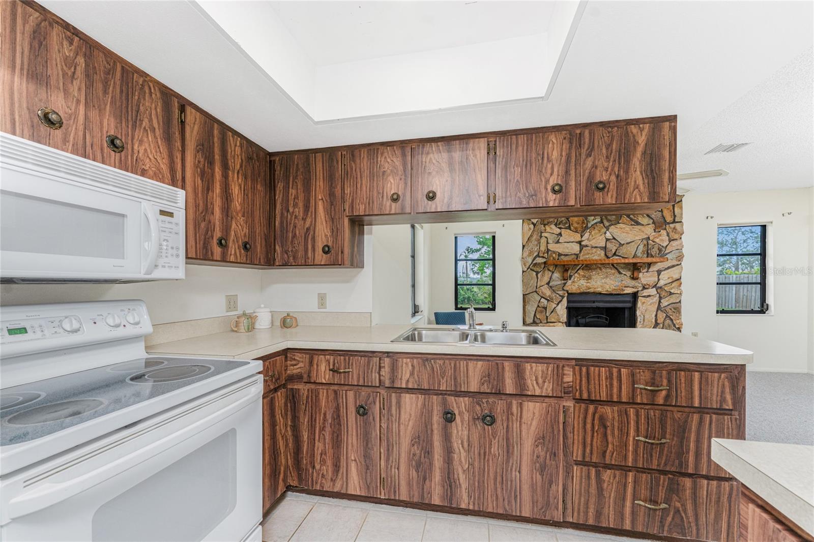 Image 20 of 53 For 1337 Le Pera Road