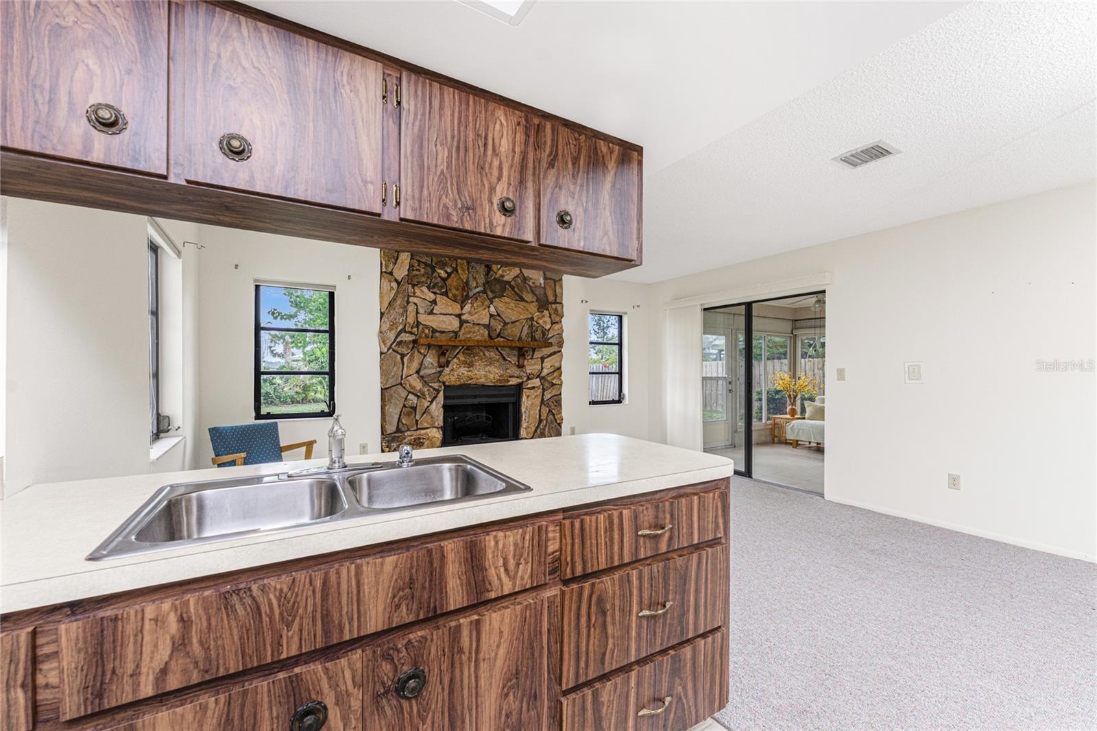 Image 21 of 53 For 1337 Le Pera Road