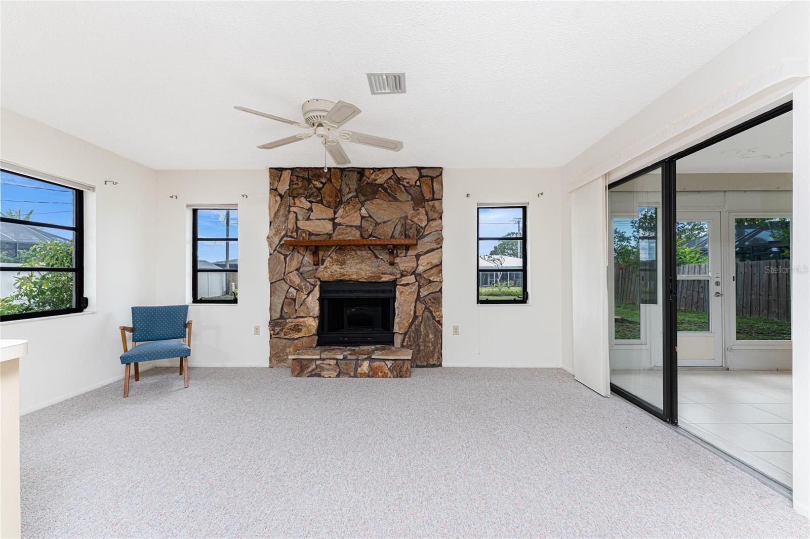 Image 22 of 53 For 1337 Le Pera Road