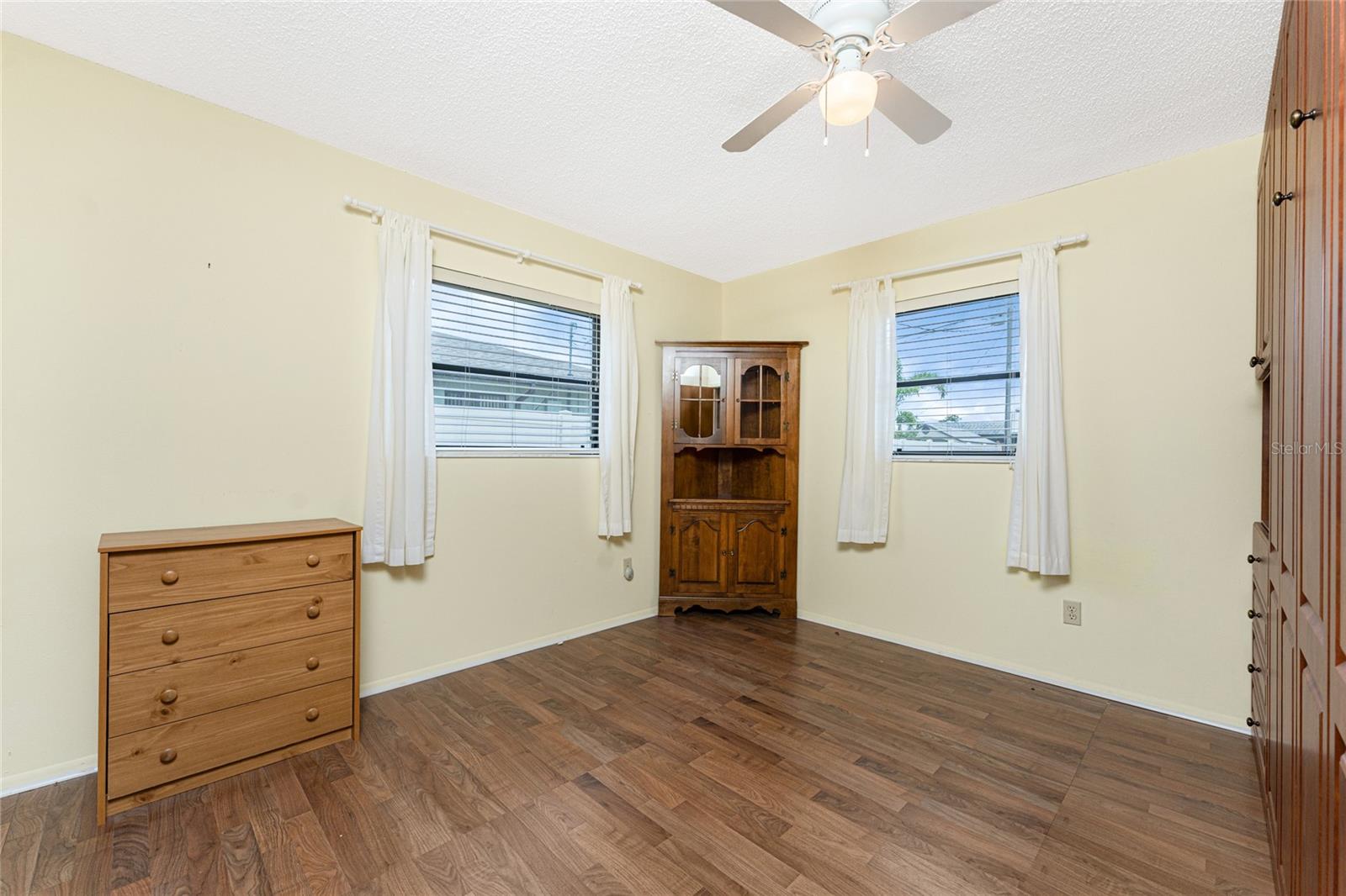 Image 31 of 53 For 1337 Le Pera Road