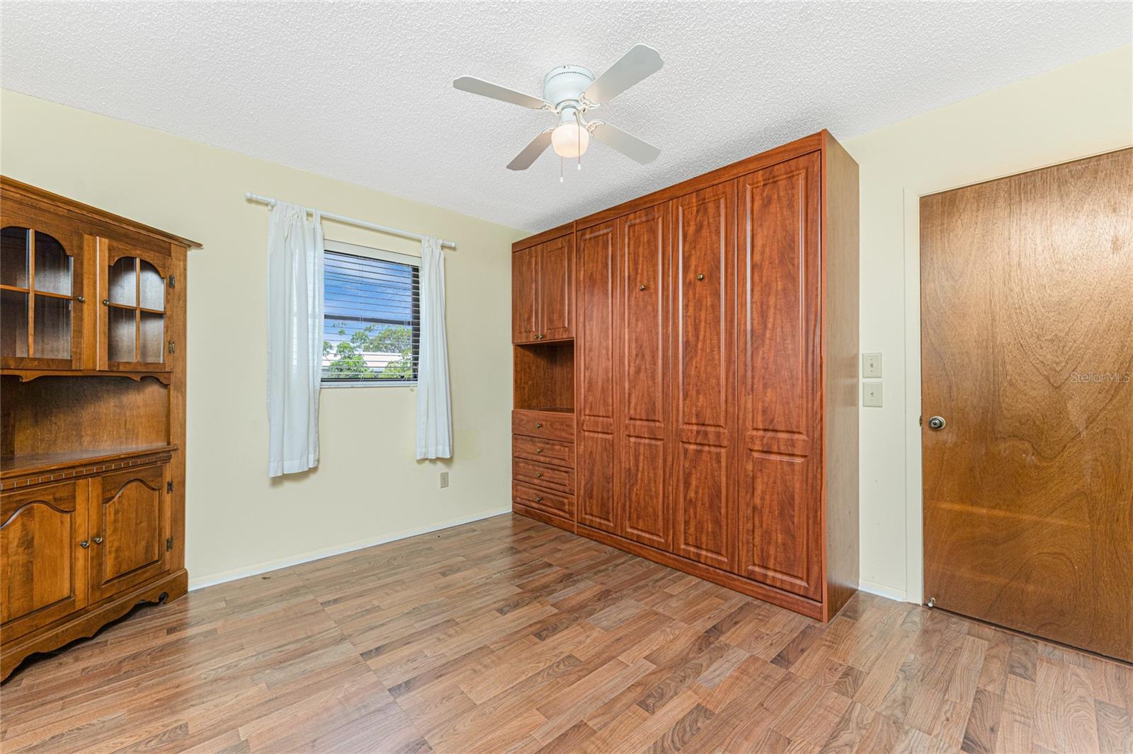 Image 32 of 53 For 1337 Le Pera Road