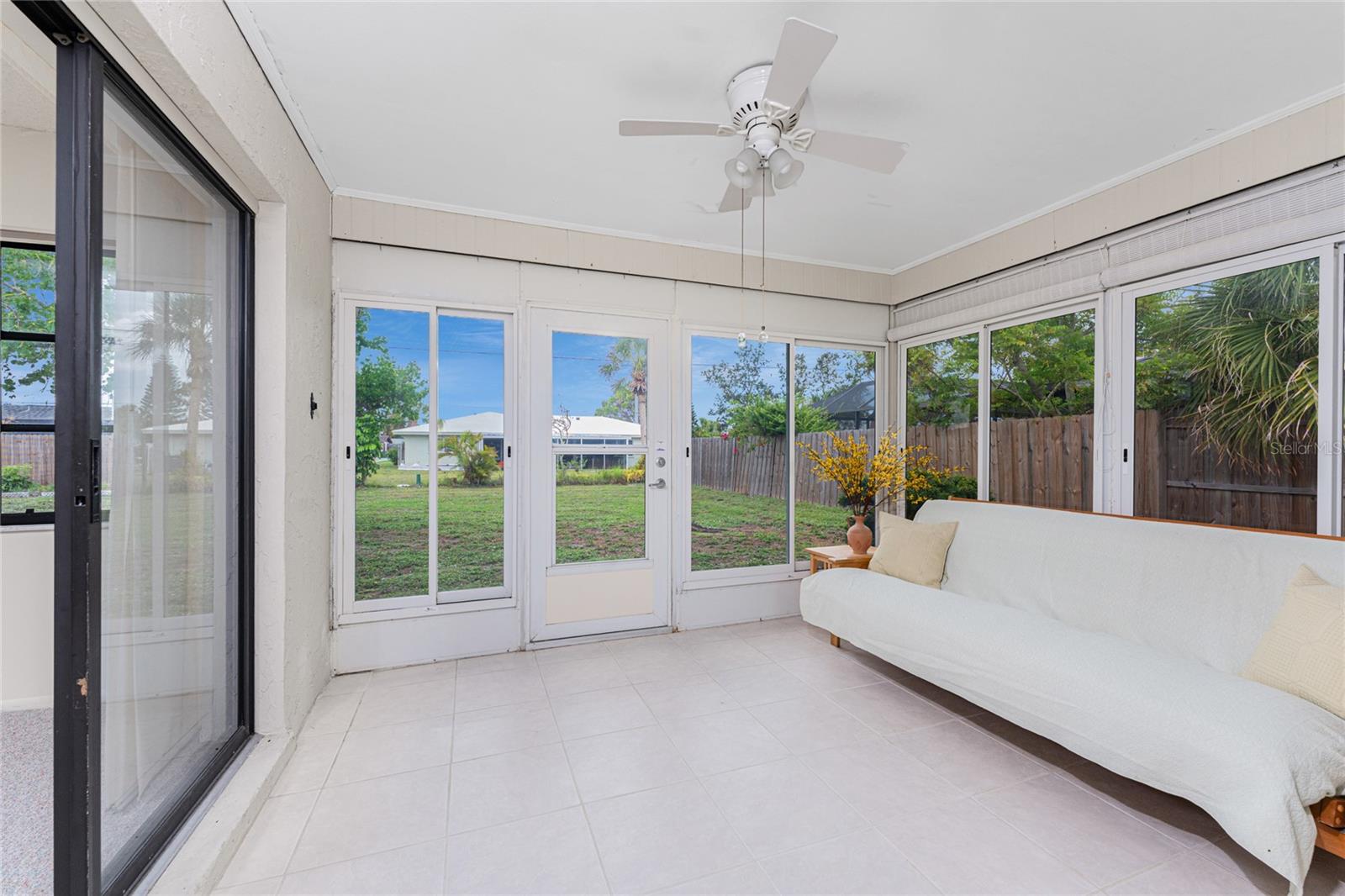 Image 4 of 53 For 1337 Le Pera Road
