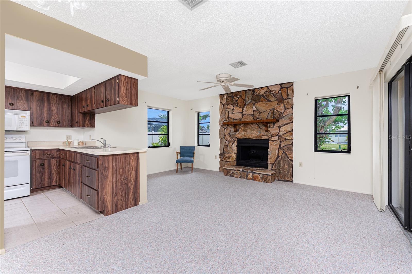 Image 6 of 53 For 1337 Le Pera Road