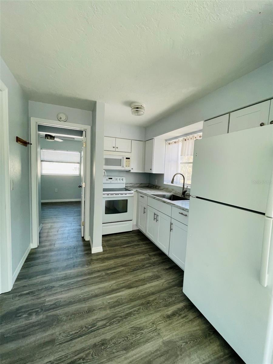 Image 4 of 12 For 2645 Beach Road 3