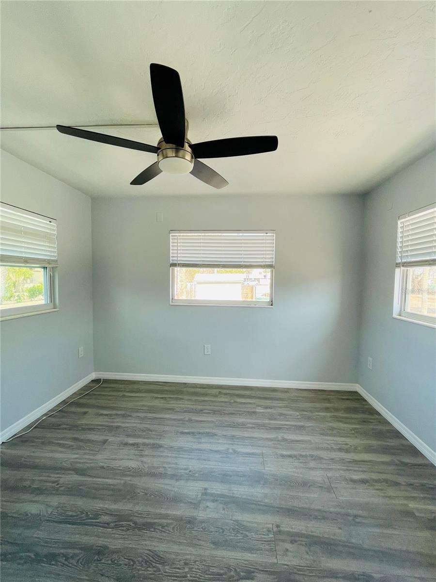 Image 6 of 12 For 2645 Beach Road 3