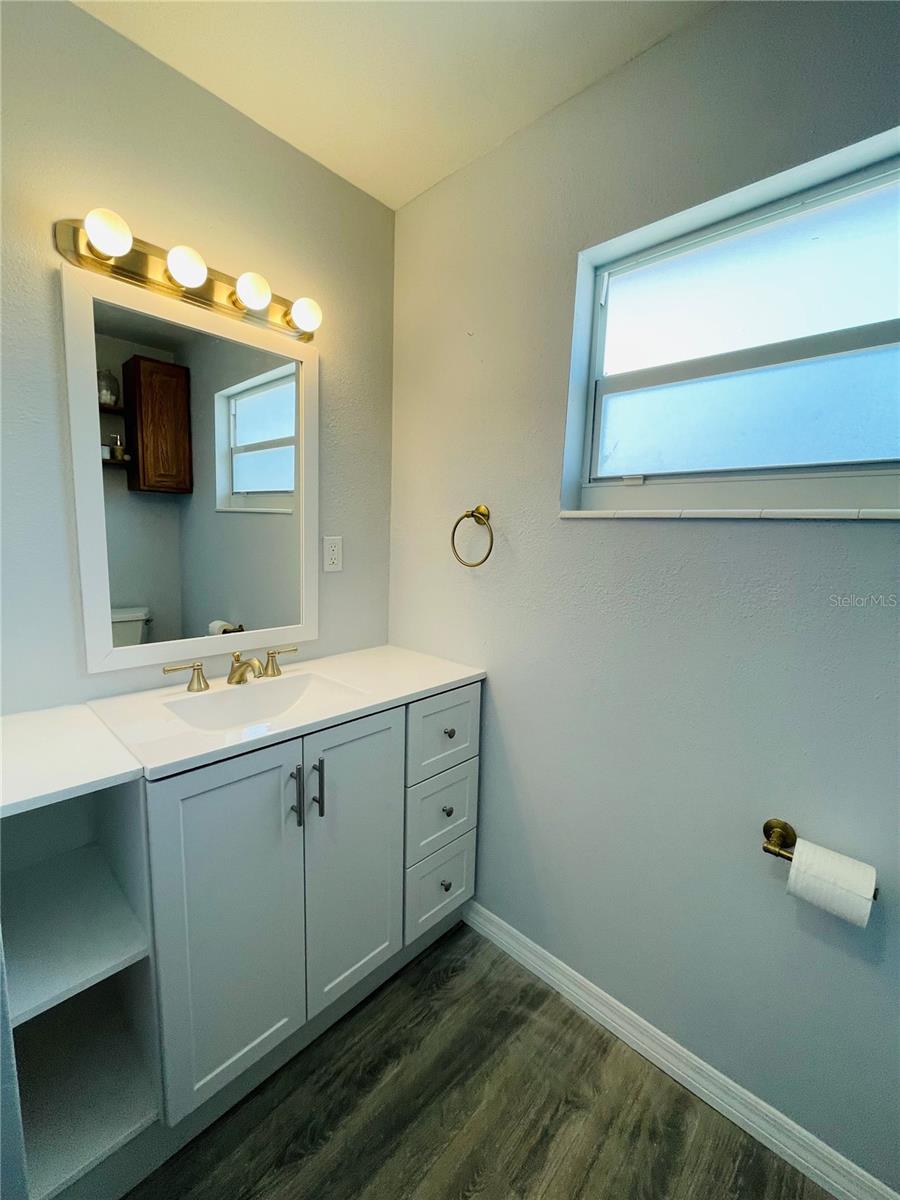 Image 7 of 12 For 2645 Beach Road 3