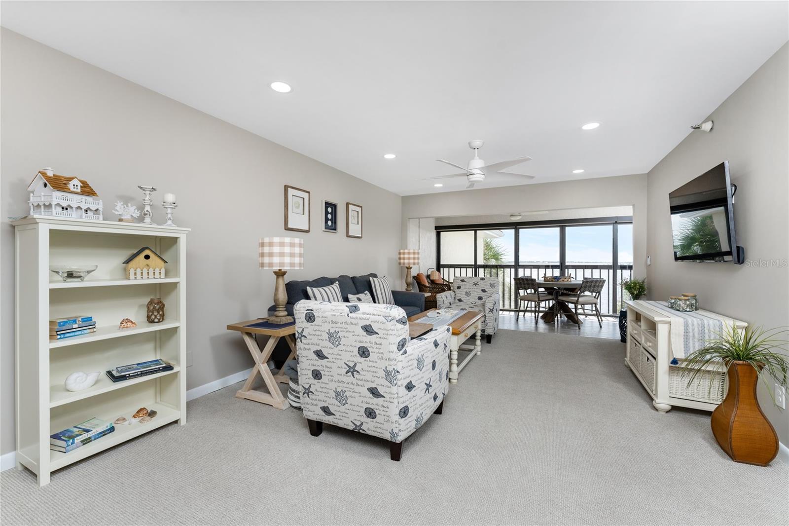 Image 11 of 42 For 1591 Beach Road 402