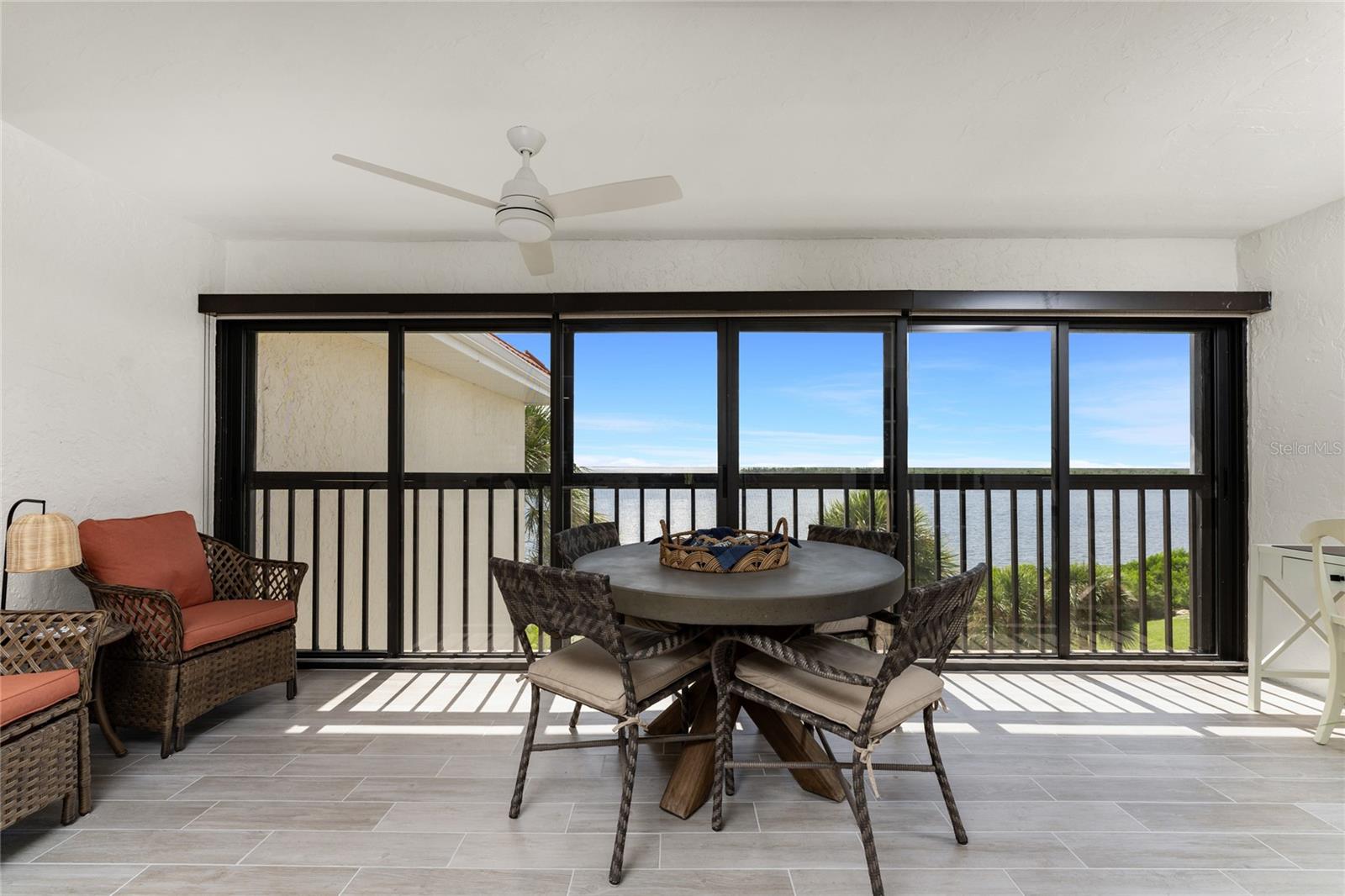 Image 14 of 42 For 1591 Beach Road 402