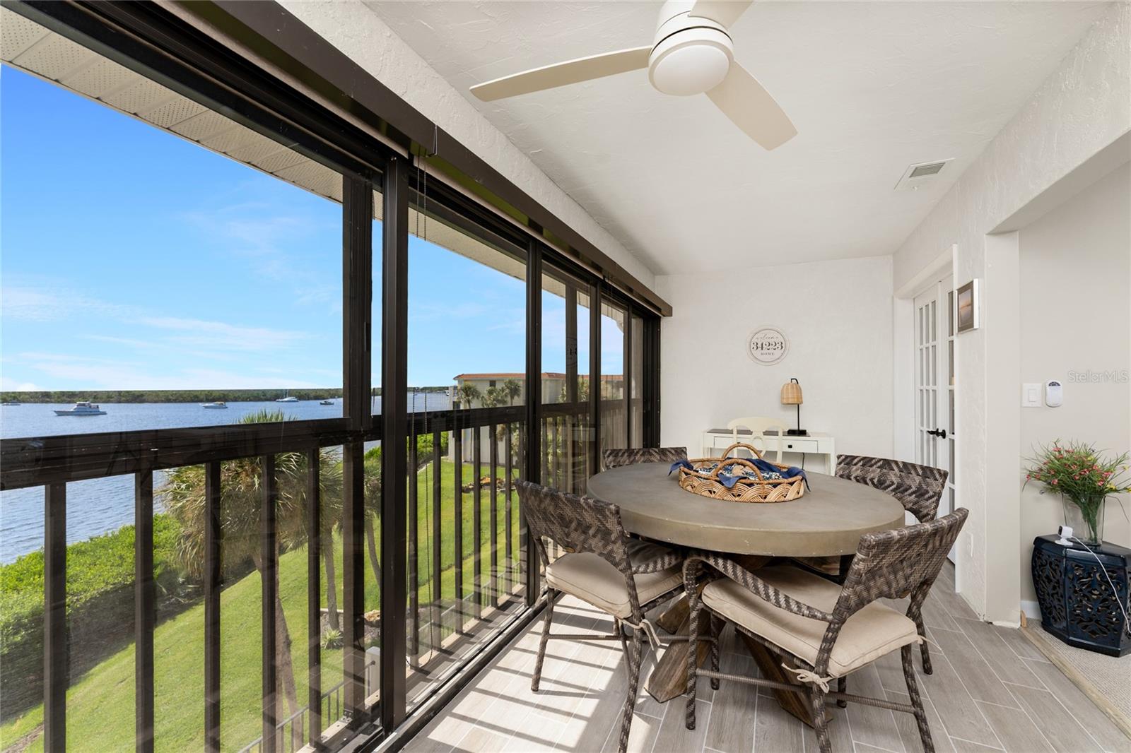 Image 16 of 42 For 1591 Beach Road 402